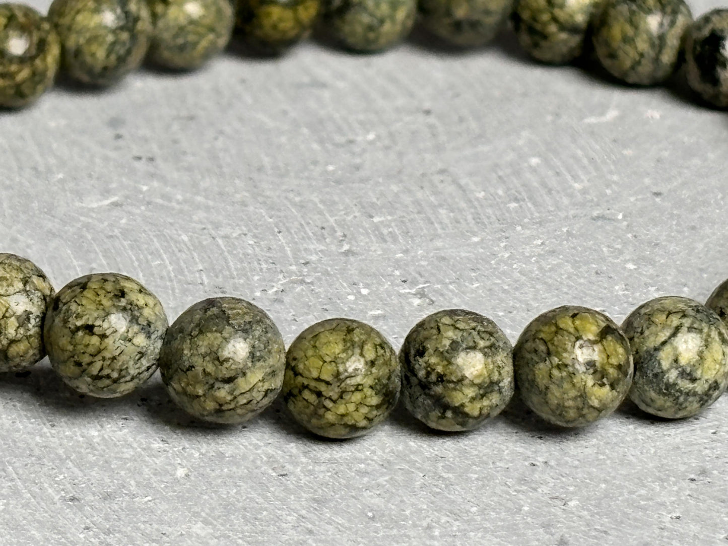 Elastisches Armband aus Schlangenhaut Jaspis Spirituelles Schmuckstück für Schutz und Stabilität, Natursteinarmband
