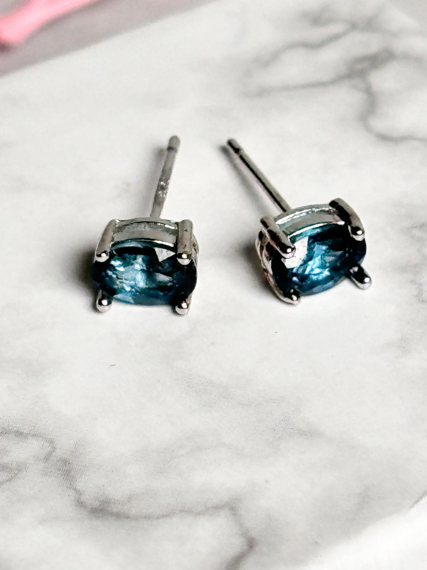 London Blue Topas Ohrstecker mit 925 Silber Eleganter Ohrschmuck