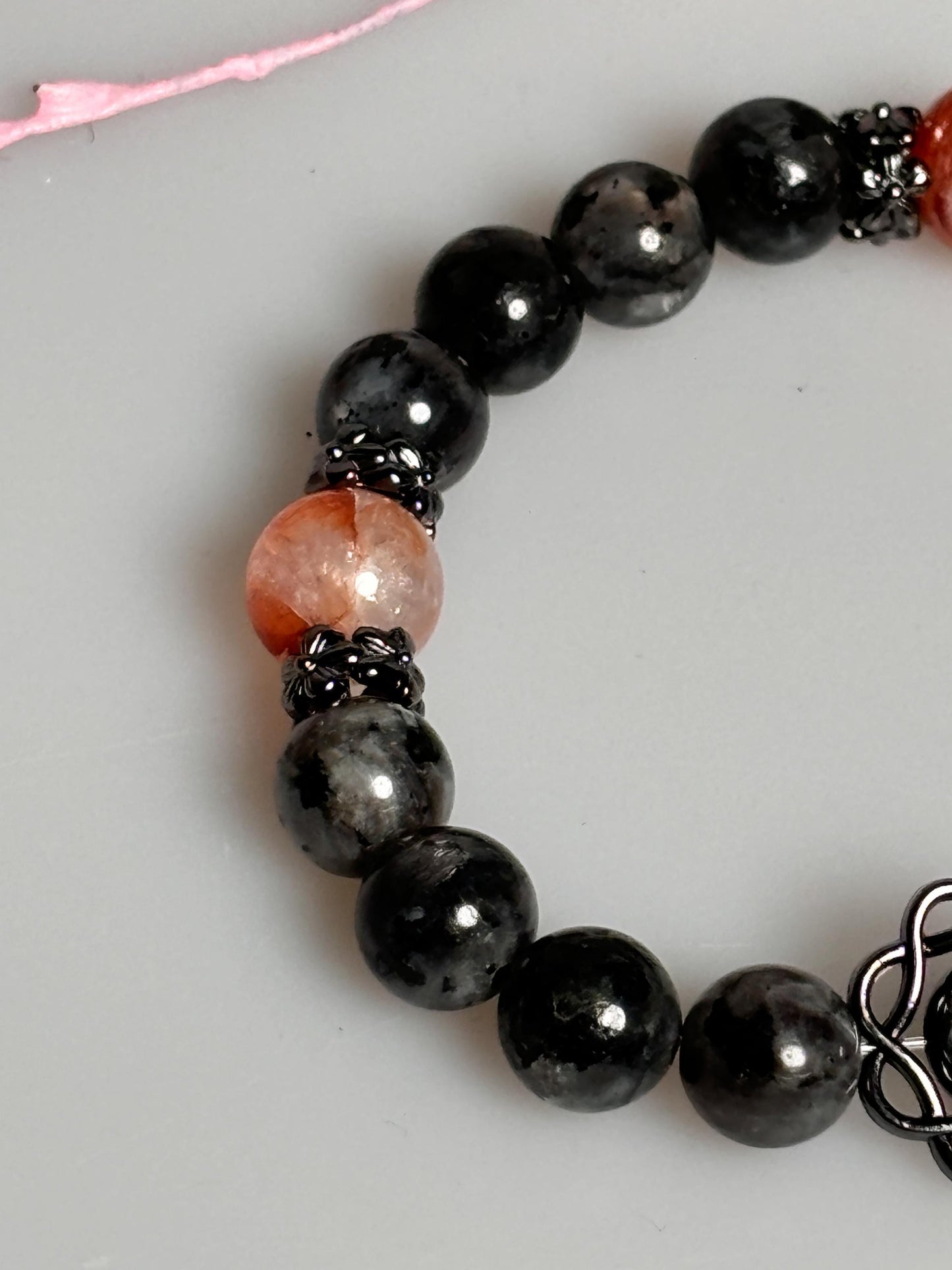 Elastisches Armband aus Larvikit, Feuerquarz & Terra Hertz Perlen 8mm edler Kristallschmuck