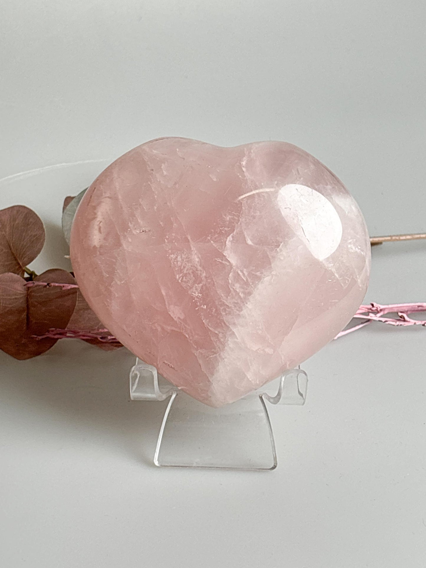Rosenquarz Deko Herz 599g Mit wunderschönen Regenbögen, Einzigartig und Energetisierend