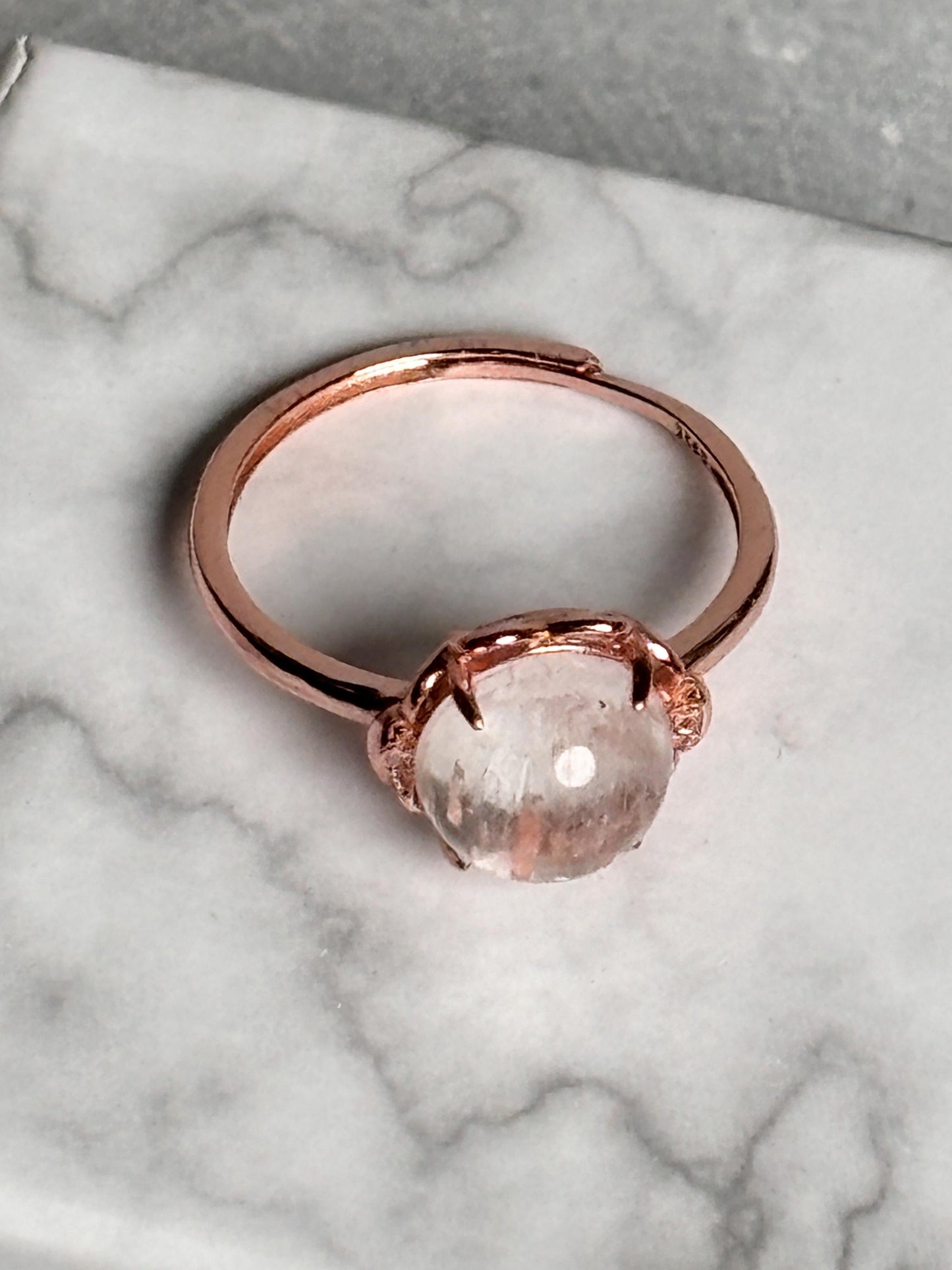 925 Silberring rosévergold, größenverstellbar mit großem transparentem Kunzit Stein eleganter Schmuck für jeden Anlass