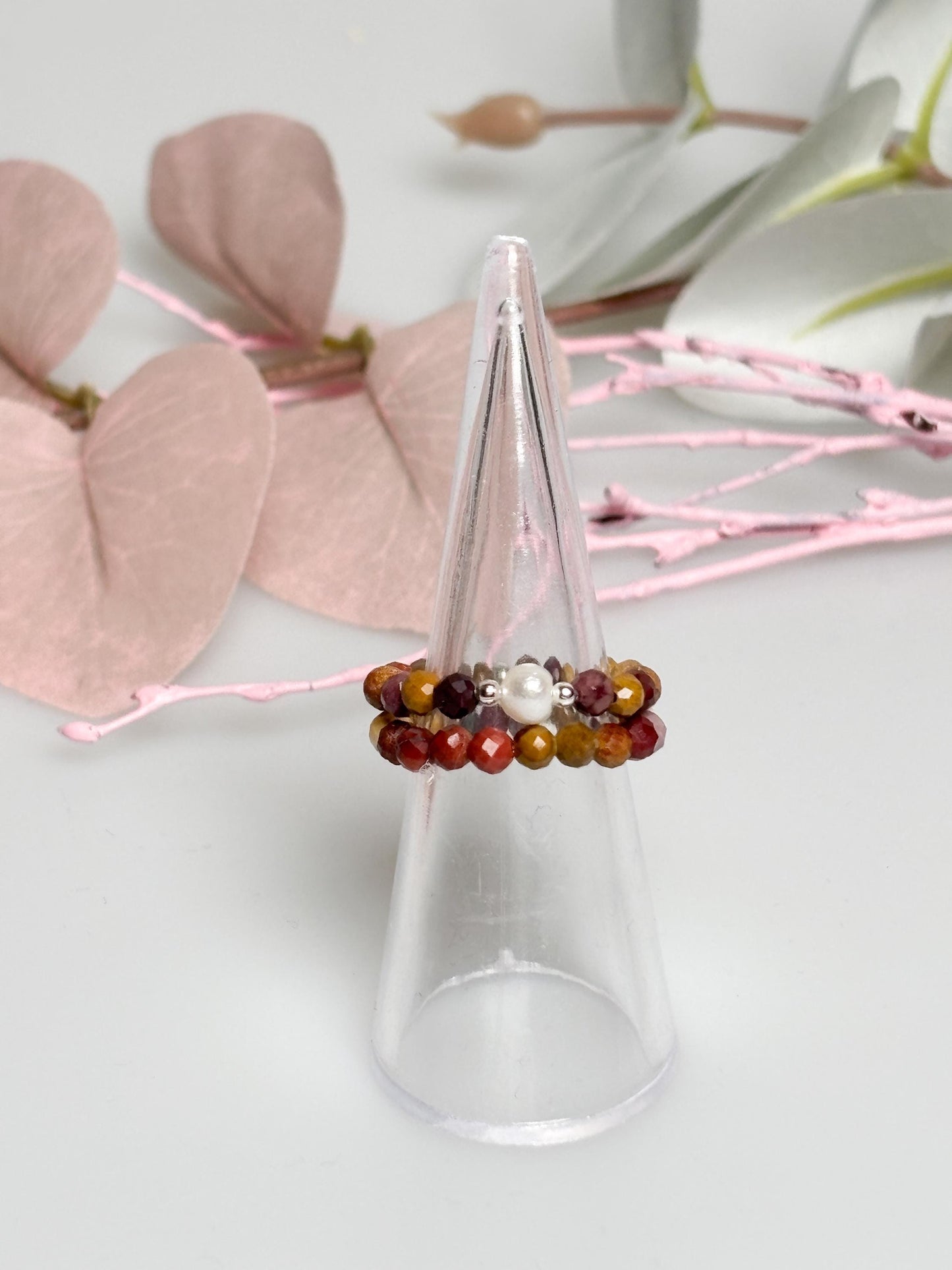 Mookaite Perlenring 3mm, elastischer Edelsteinring, zarte Schmuckring, bunter Jaspis Ring, handgefertigt, Geschenkidee