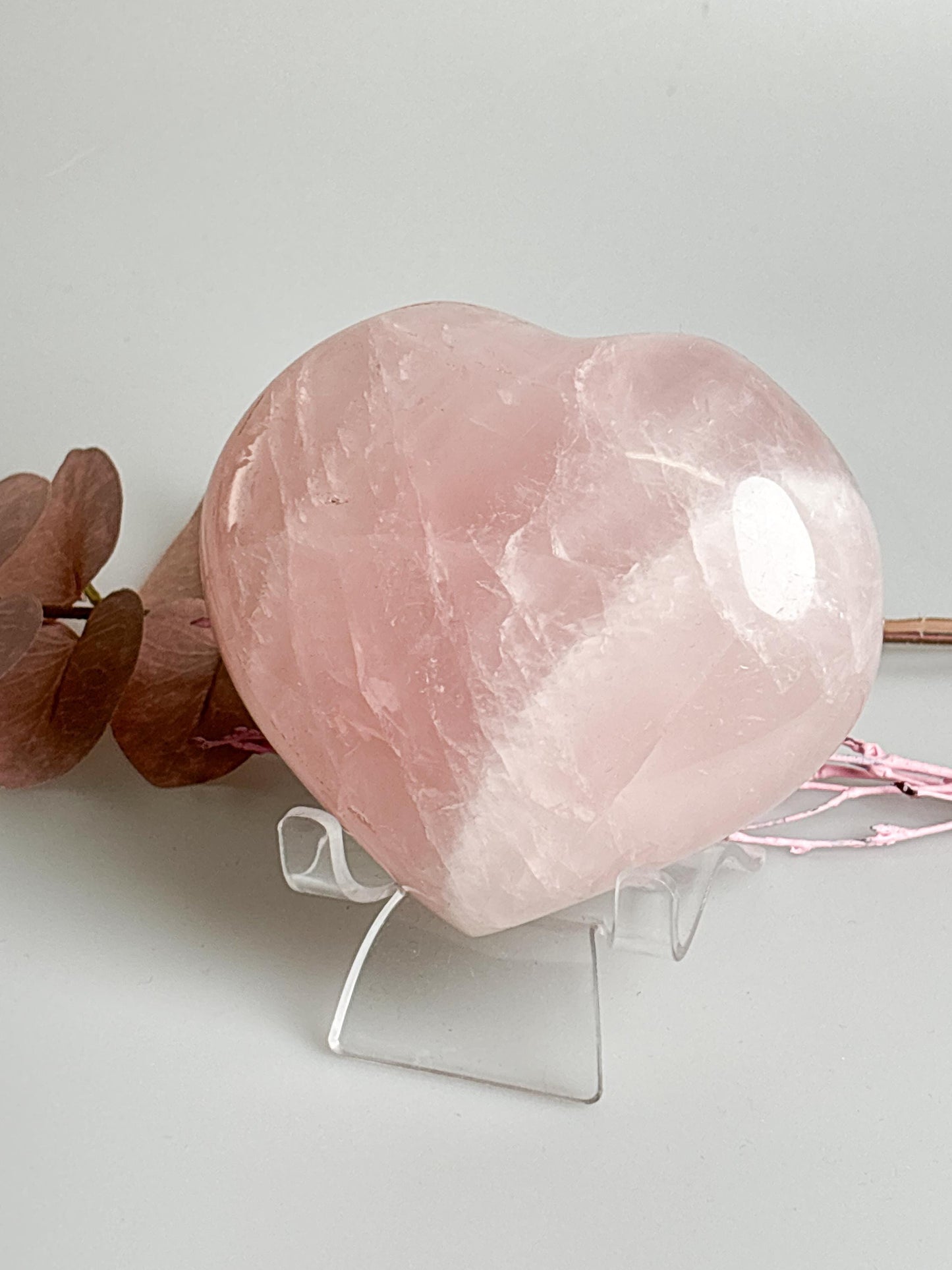Rosenquarz Deko Herz 599g Mit wunderschönen Regenbögen, Einzigartig und Energetisierend
