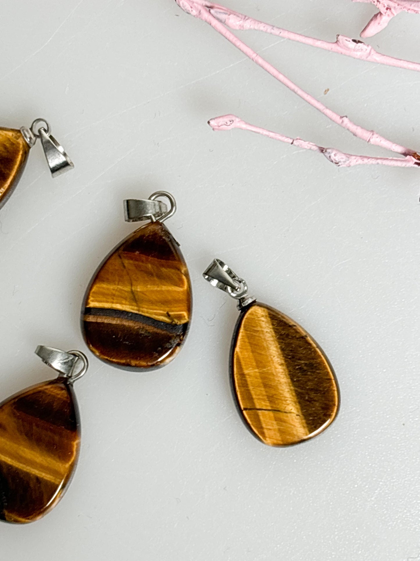 Kleine Tigerauge Kettenanhänger Tropfenform, natürlicher Tigerauge Anhänger, Edelstein Schmuck, Tigerauge Tropfen, Kristall Anhänger