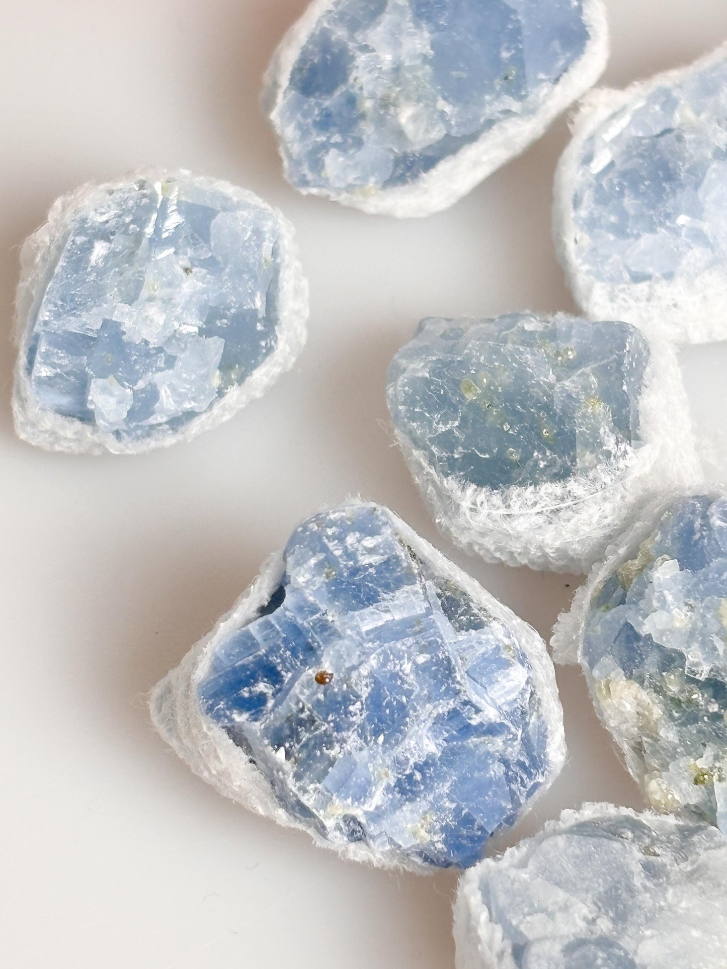 Blauer Calcit Rohstein Natürlicher Heilstein ca. 2,3-2,6 cm | Energiearbeit, Meditation, Deko, Mineralien Sammlung
