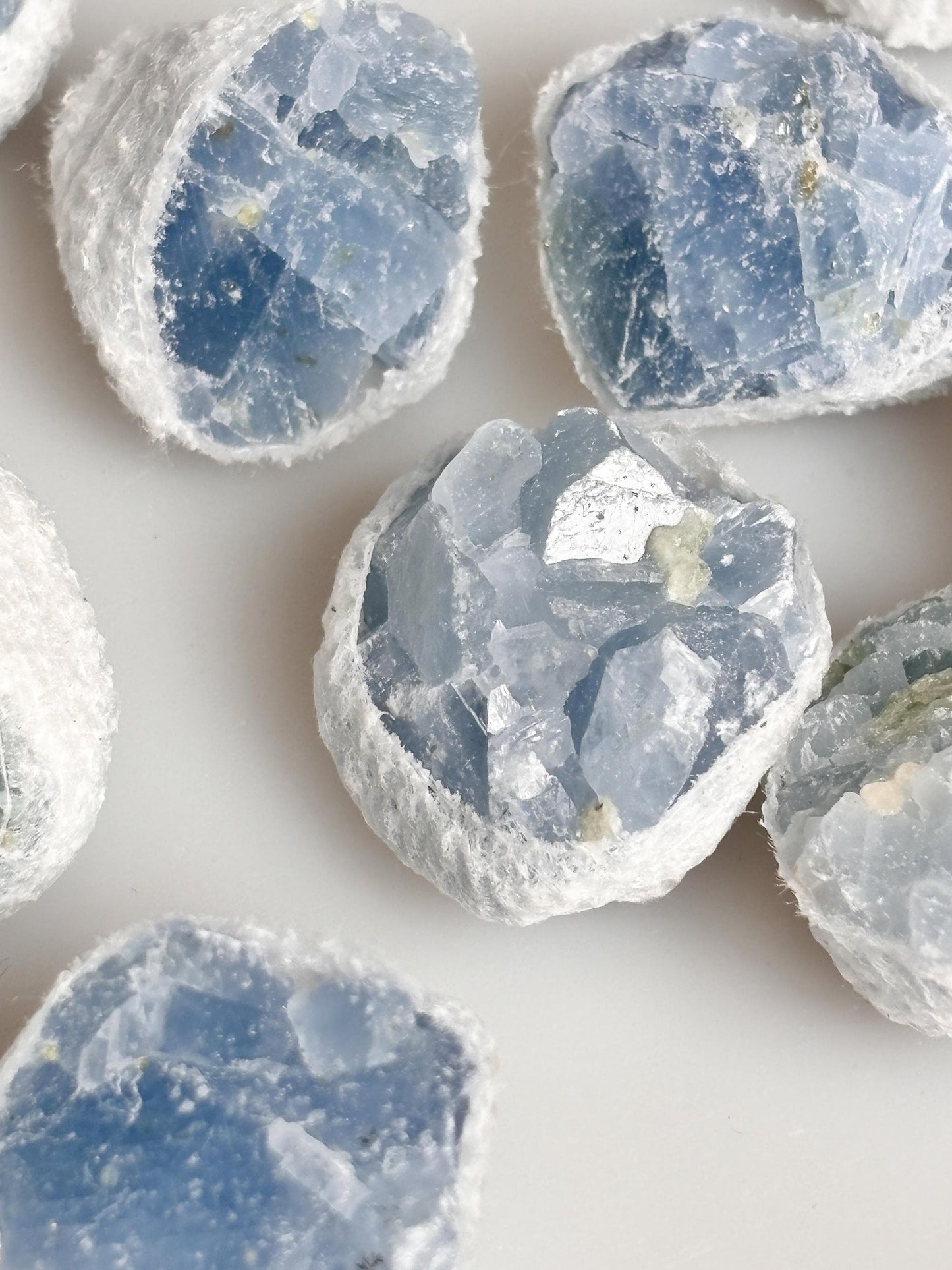 Blauer Calcit Rohstein Natürlicher Heilstein ca. 2,3-2,6 cm | Energiearbeit, Meditation, Deko, Mineralien Sammlung