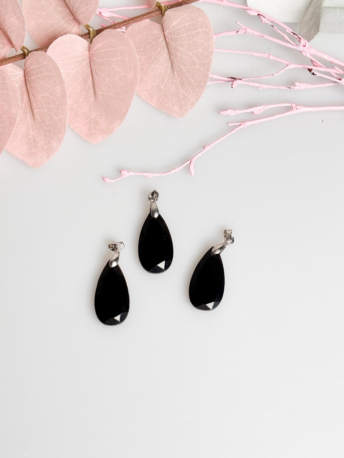 Facettierter Obsidian Kettenanhänger Tropfenform, 2,4x1,3 cm | Schutzstein, Edelstein Schmuck