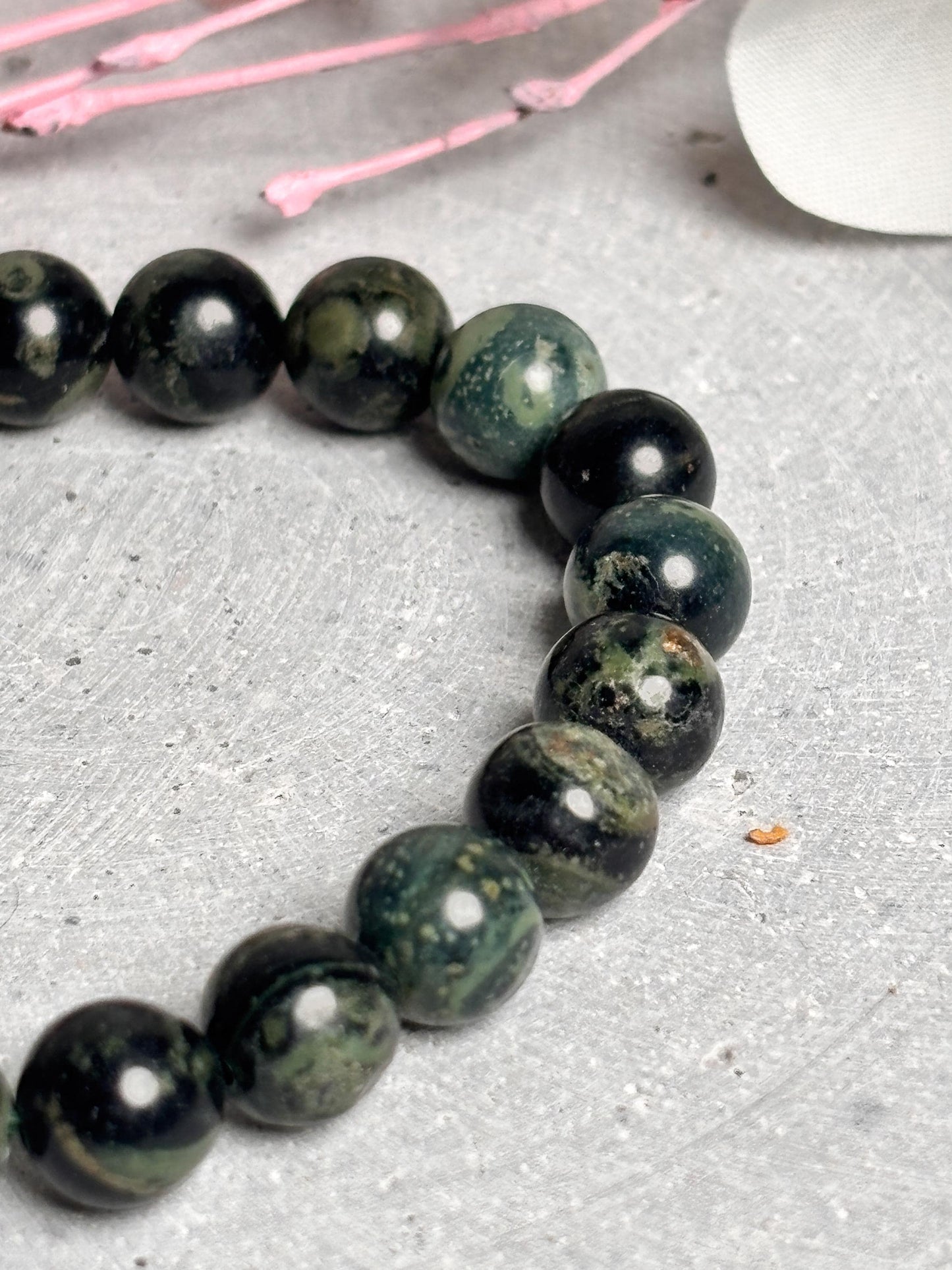 Kambaba Jaspis Perlenarmband Elastisches Armband aus Krokodil Jaspis Naturstein Schmuck für Balance & Erdung