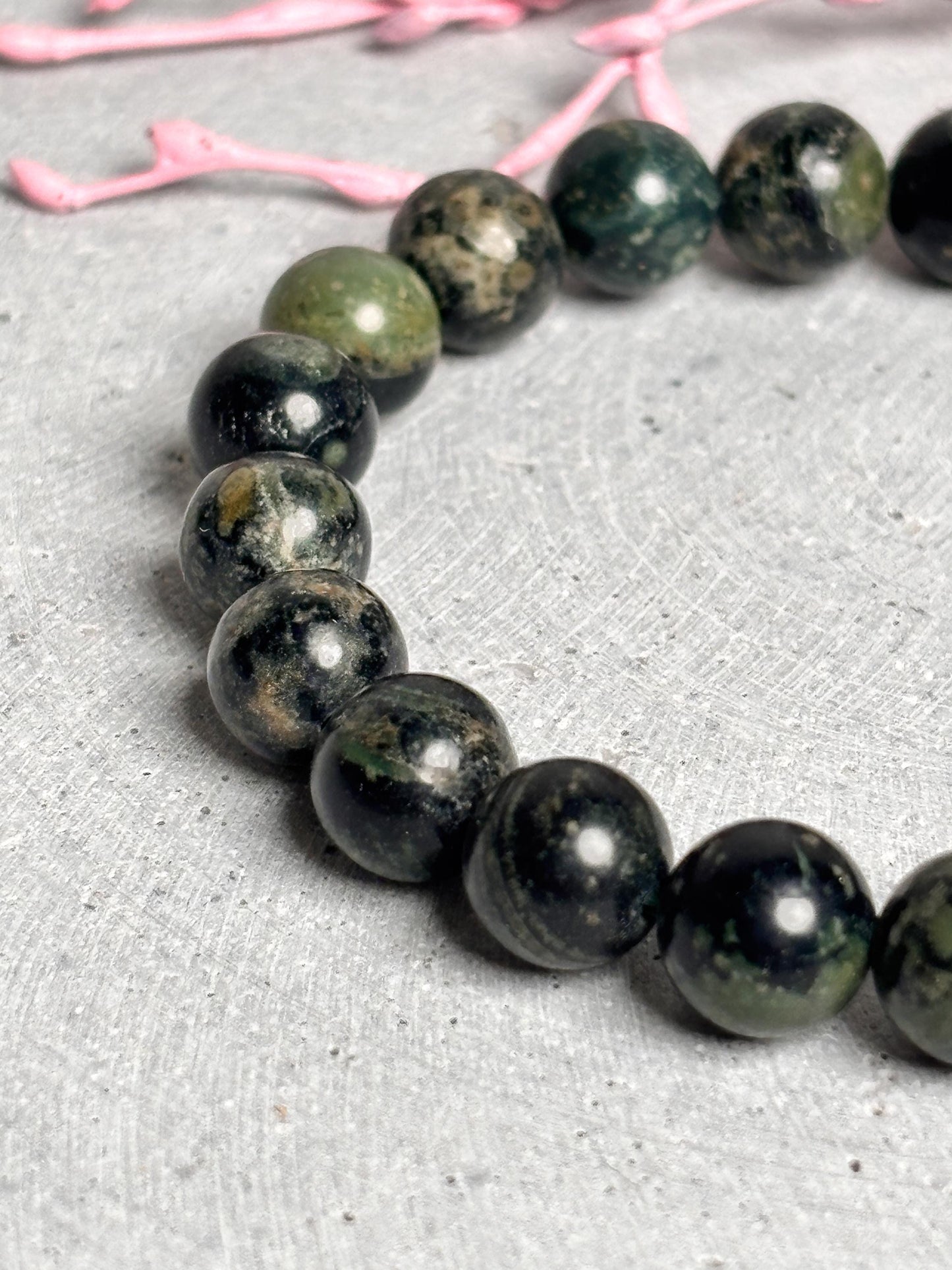 Kambaba Jaspis Perlenarmband Elastisches Armband aus Krokodil Jaspis Naturstein Schmuck für Balance & Erdung