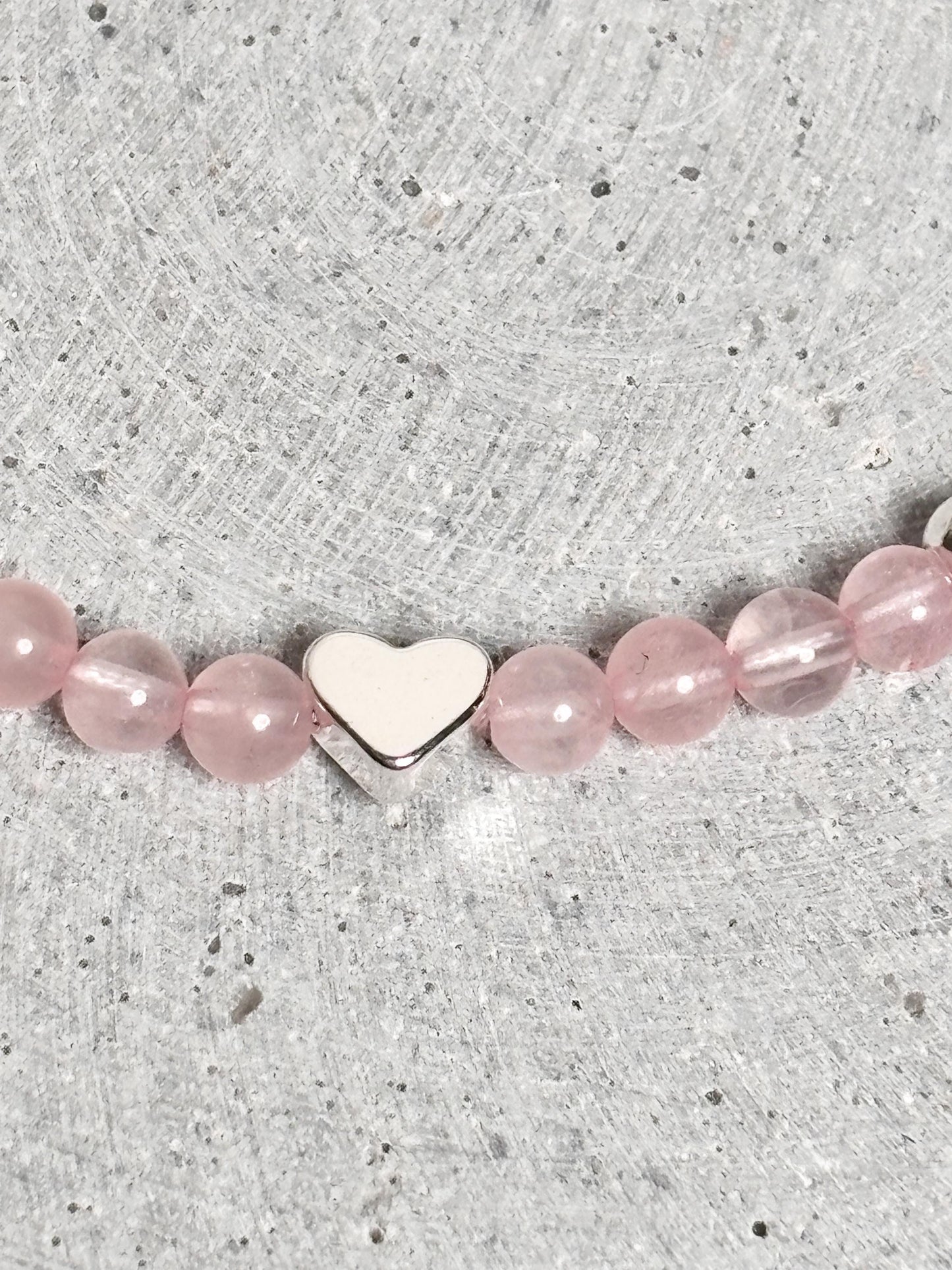 Perlenarmband aus Rosenquarz, Mondstein & Labradorit 4mm, Silber-Elemente, Makramee-Verschluss, Handgemacht