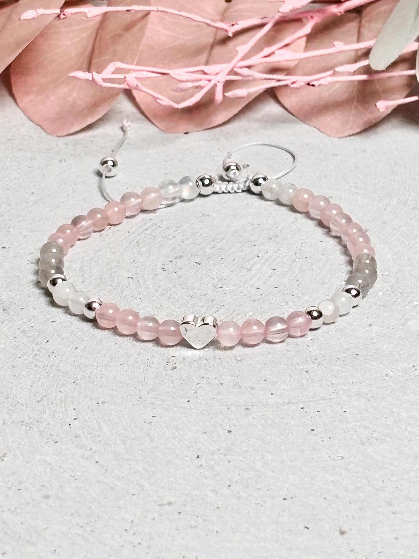 Perlenarmband aus Rosenquarz, Mondstein & Labradorit 4mm, Silber-Elemente, Makramee-Verschluss, Handgemacht