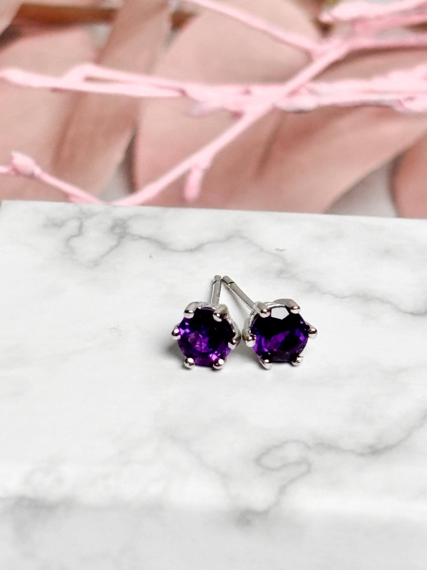 925 Silber Ohrstecker mit Amethyst Zarter Edelsteinschmuck, zeitlos & elegant, ideal als Geschenk für Frauen