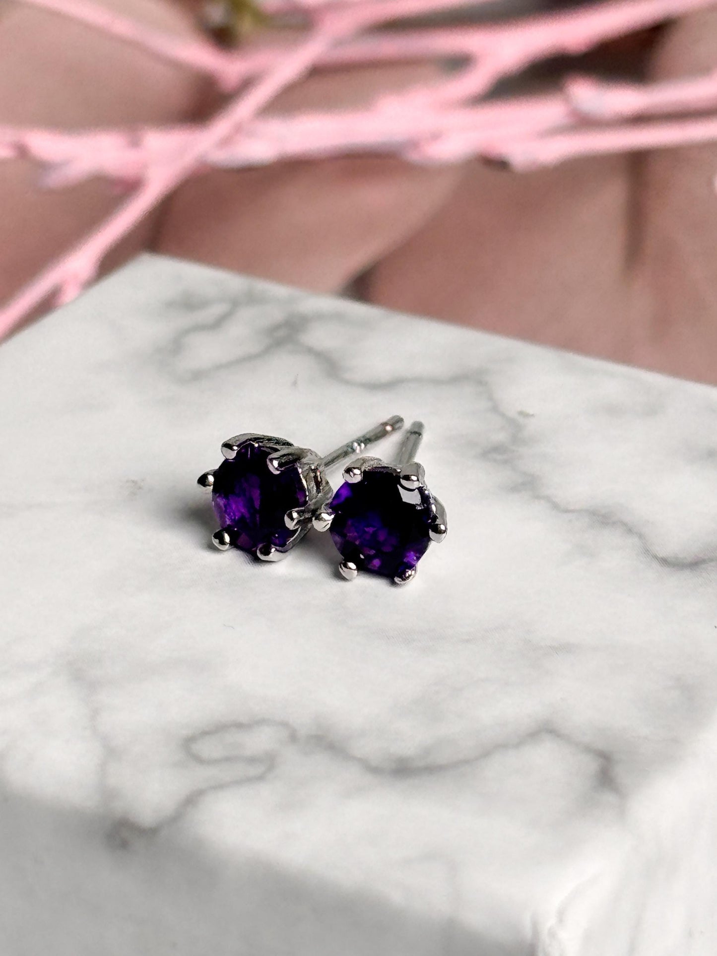925 Silber Ohrstecker mit Amethyst Zarter Edelsteinschmuck, zeitlos & elegant, ideal als Geschenk für Frauen