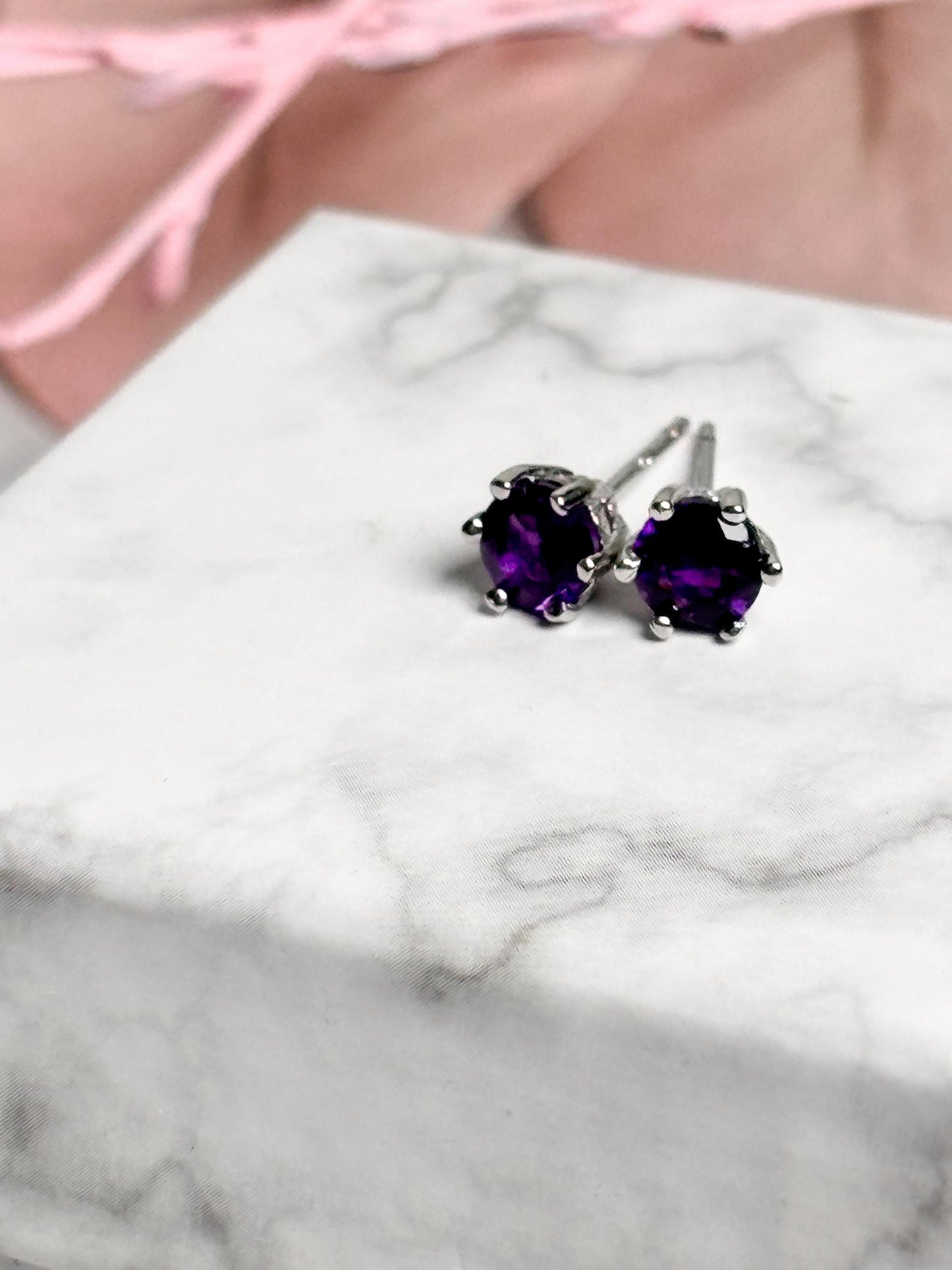 925 Silber Ohrstecker mit Amethyst Zarter Edelsteinschmuck, zeitlos & elegant, ideal als Geschenk für Frauen