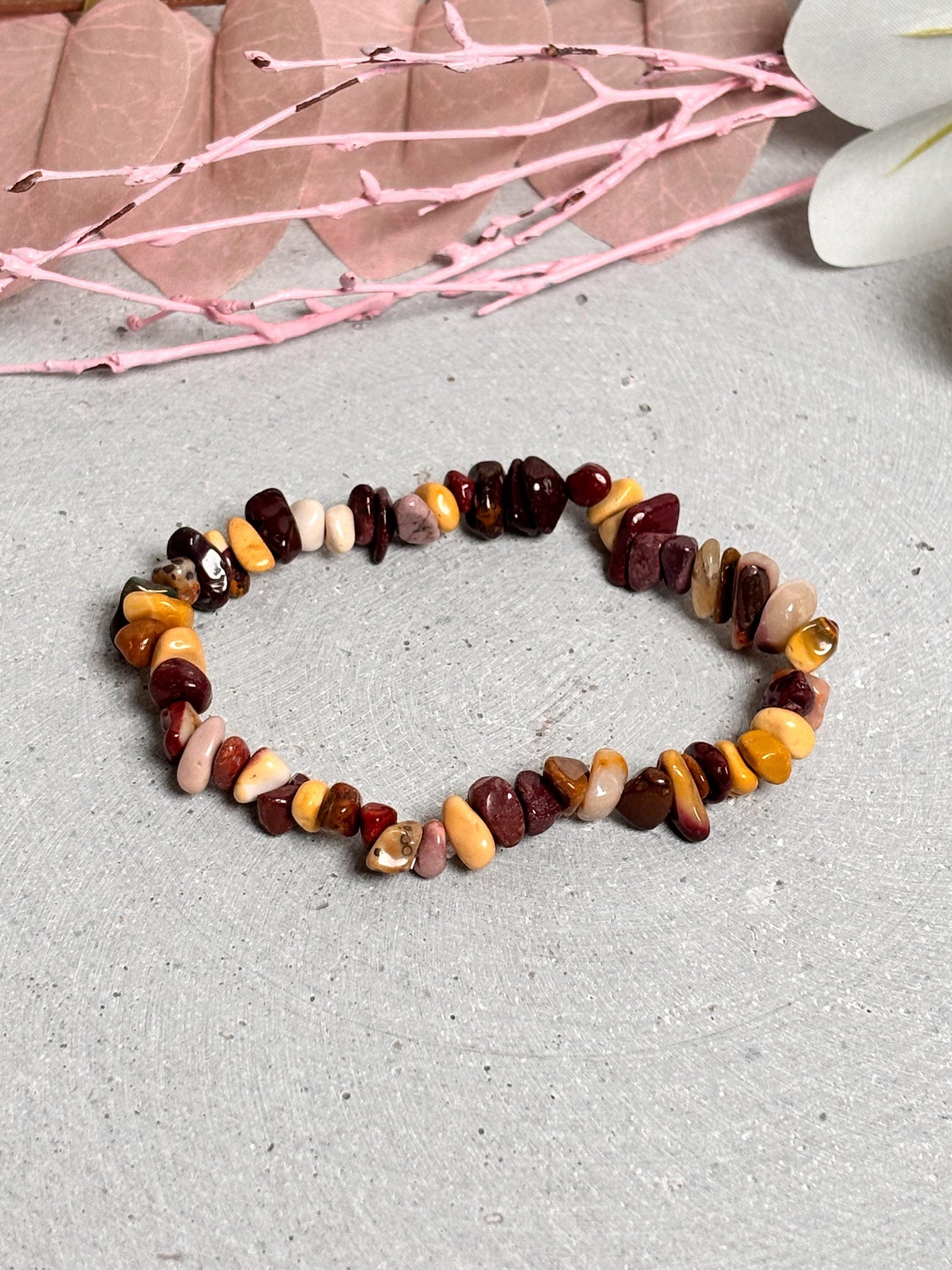 Mookaite Splitterarmband 6mm Elastisches Naturstein Armband 17,5cm Heilstein Schmuck, Boho Kristallarmband