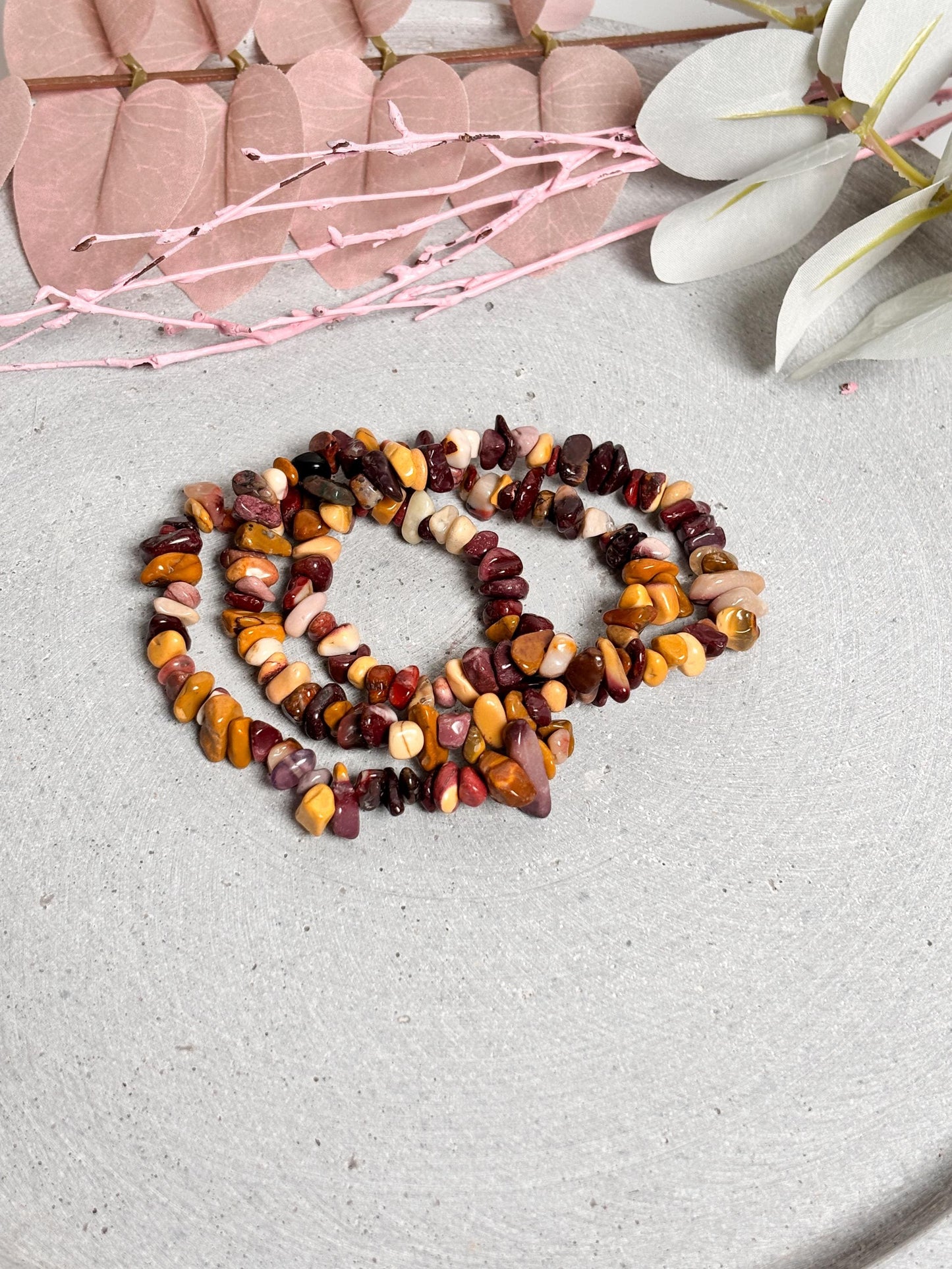 Mookaite Splitterarmband 6mm Elastisches Naturstein Armband 17,5cm Heilstein Schmuck, Boho Kristallarmband