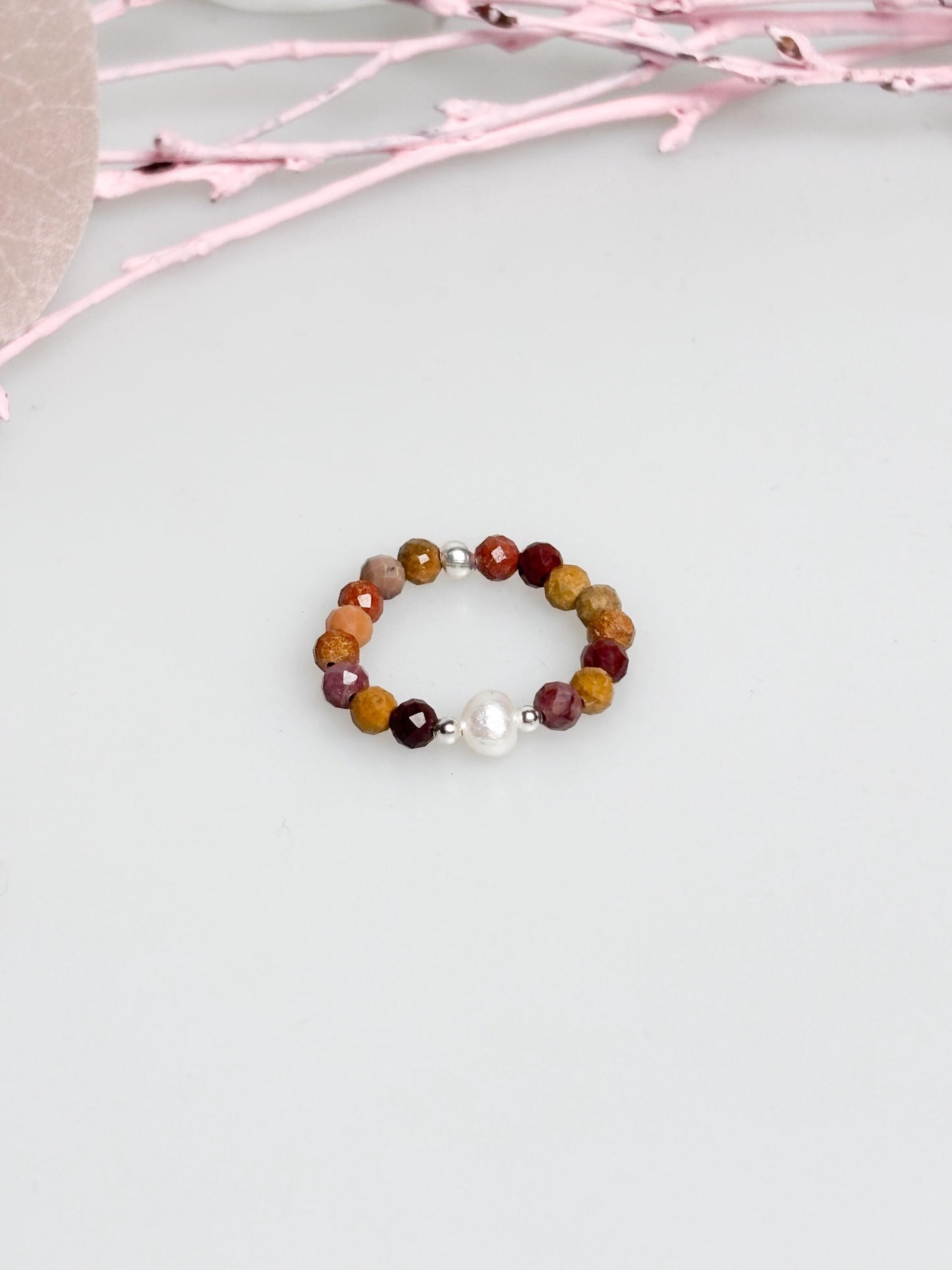 Mookaite Perlenring 3mm, elastischer Edelsteinring, zarte Schmuckring, bunter Jaspis Ring, handgefertigt, Geschenkidee