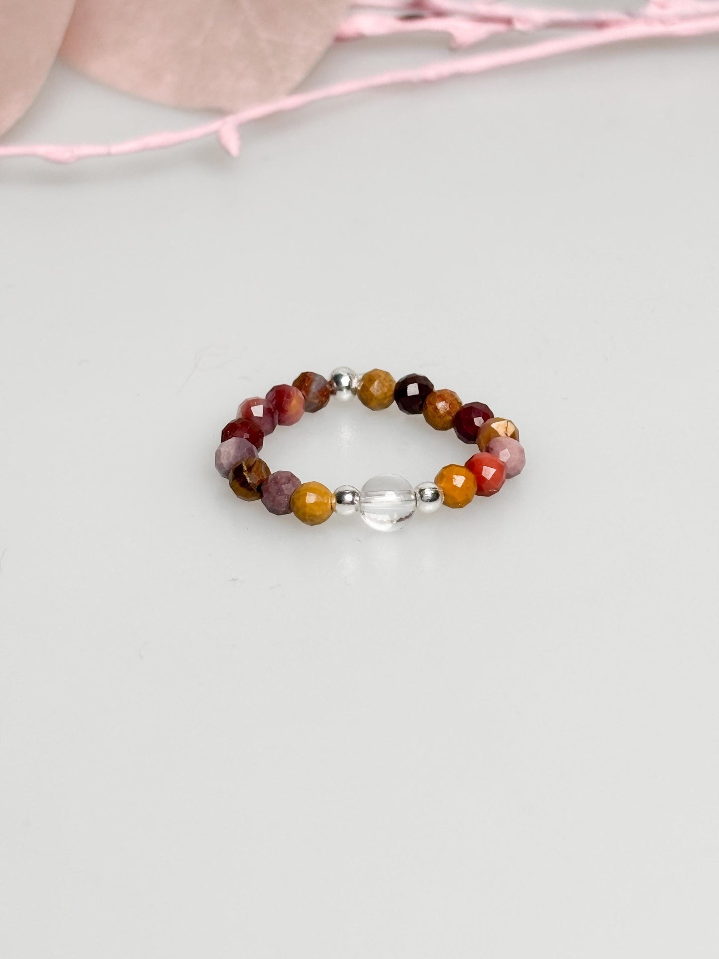 Mookaite Perlenring 3mm, elastischer Edelsteinring, zarte Schmuckring, bunter Jaspis Ring, handgefertigt, Geschenkidee
