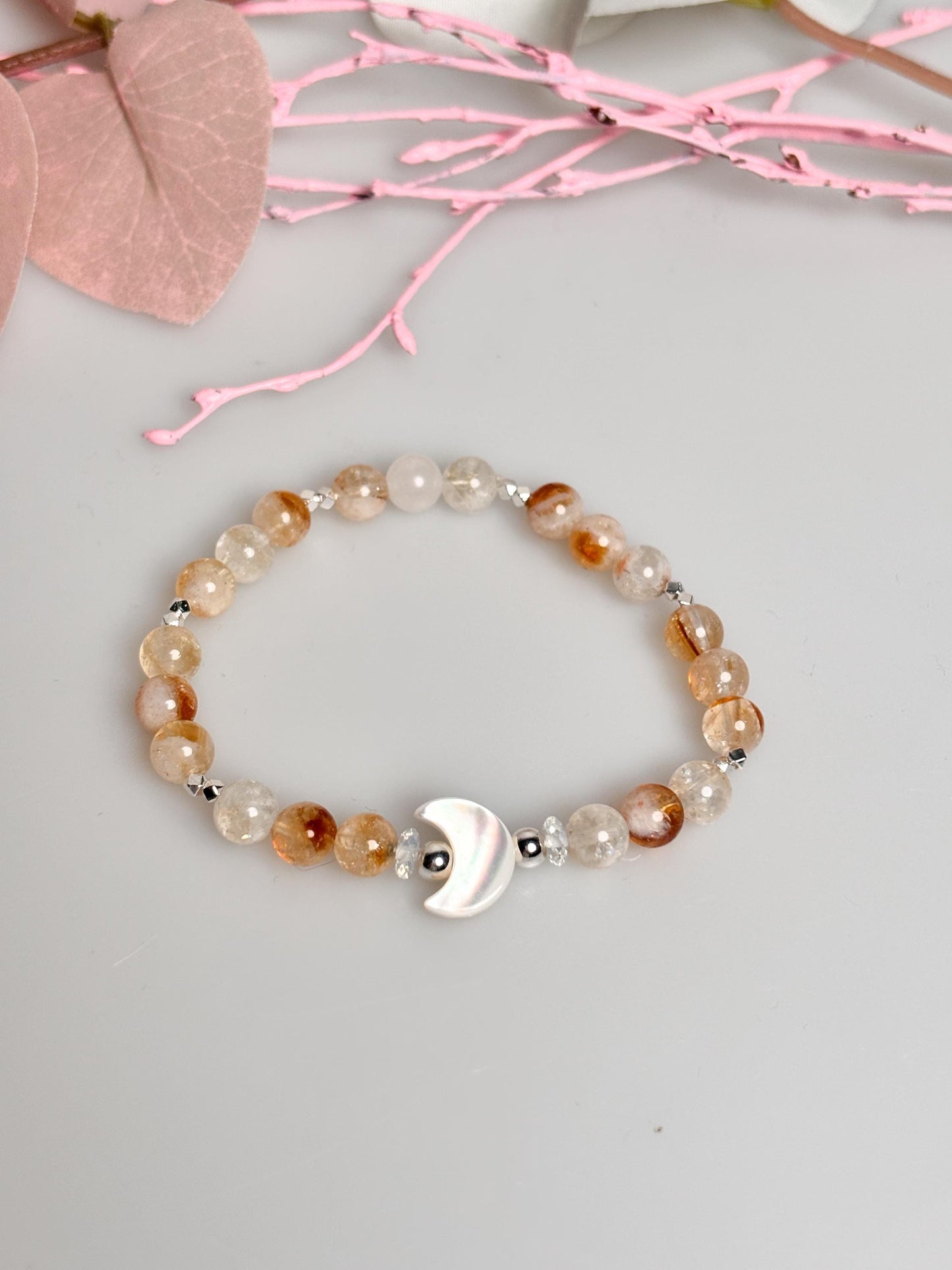 Golden Healer Armband elastisch 6 mm Perlen mit Muschelmond, Edelstein Armband, spiritueller Schmuck, handgefertigt