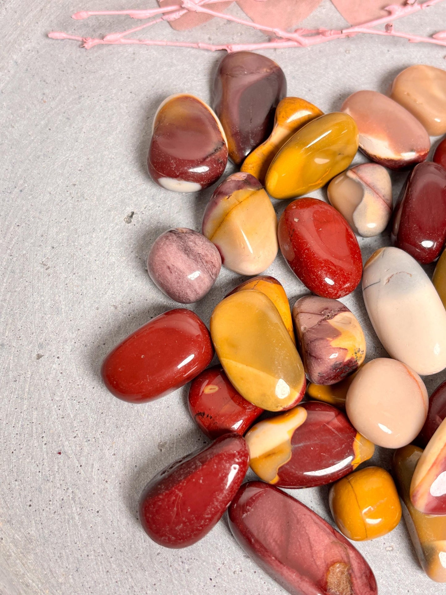 Mookaite Trommelsteine Natürliche Edelsteine, Auswahl aus 2 Größen, Handschmeichler, Heilstein, Deko & Meditation