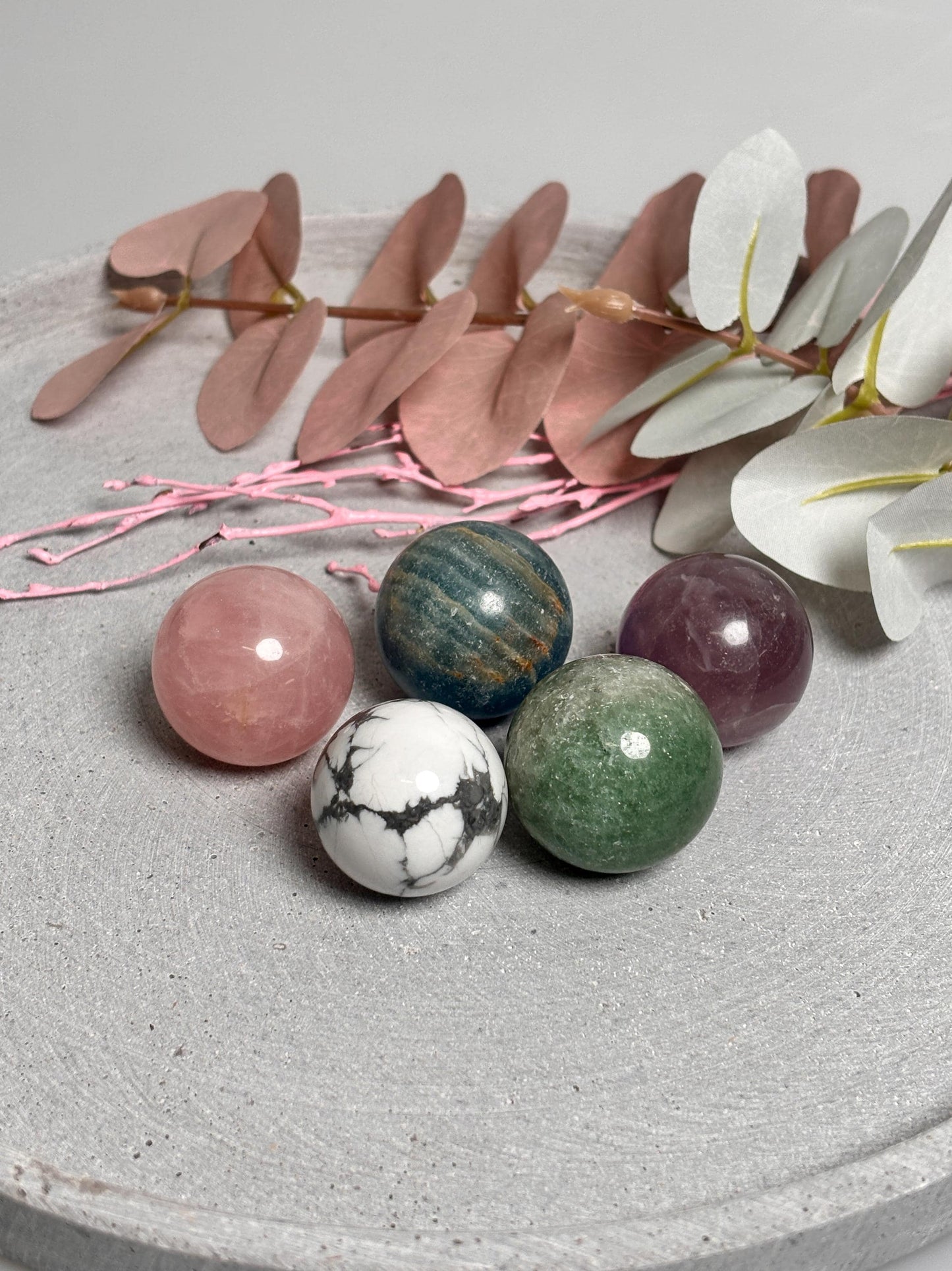 Mini Kristallkugeln 2,7-3 cm Blue Onyx, Rosenquarz, Fluorit, Howlith, Green Strawberry Quarz