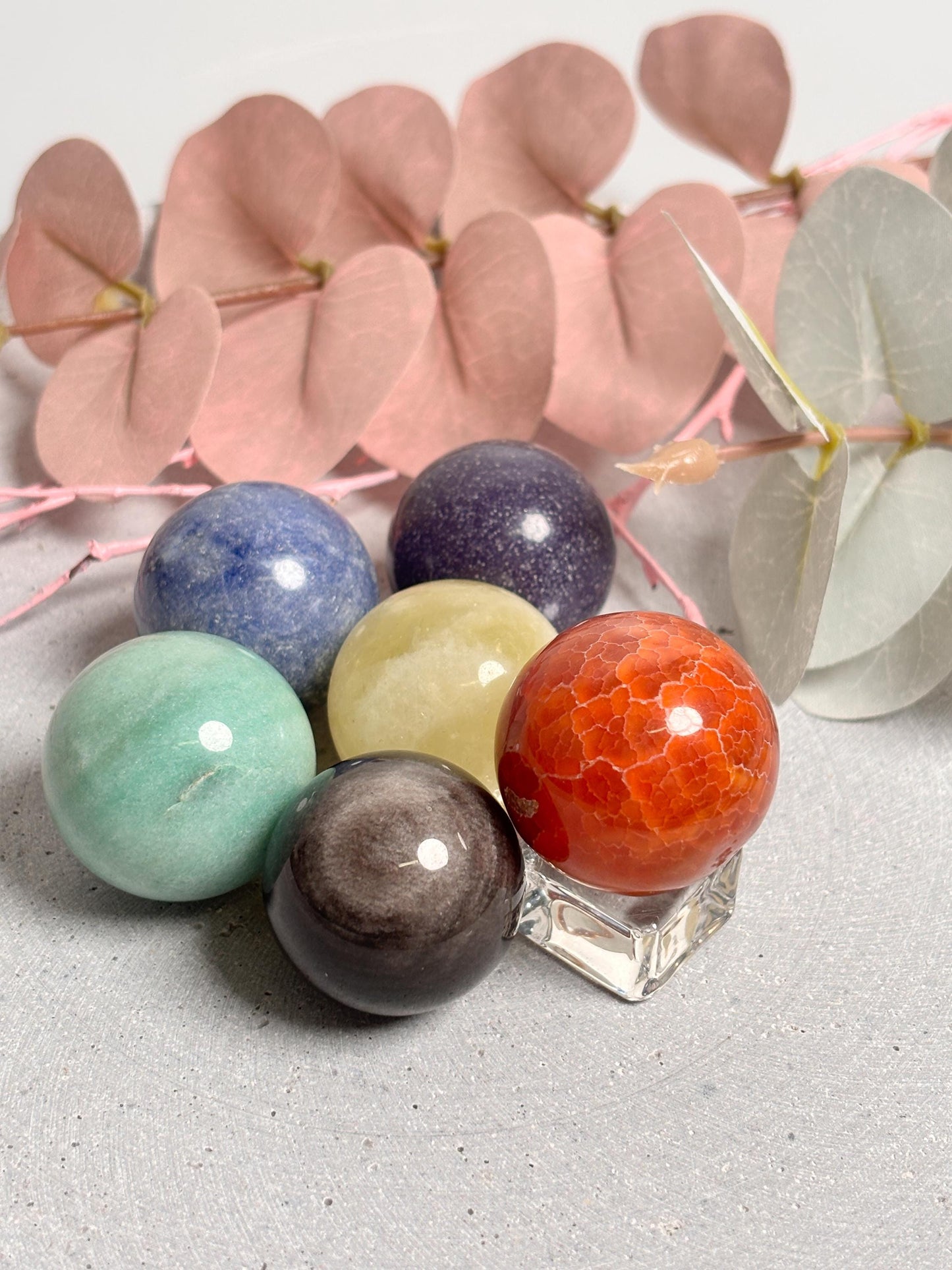 Mini Kristallkugeln aus Edelstein Verschiedene Varianten (2,73 cm) | Dekoration, Meditation & Geschenk