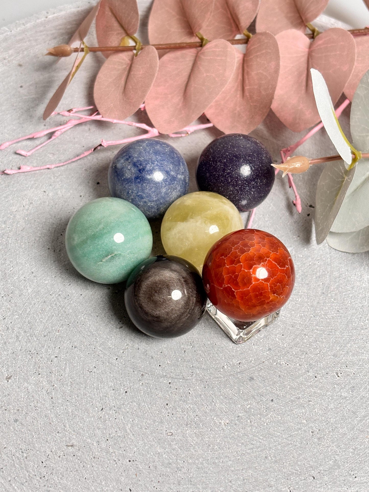 Mini Kristallkugeln aus Edelstein Verschiedene Varianten (2,73 cm) | Dekoration, Meditation & Geschenk
