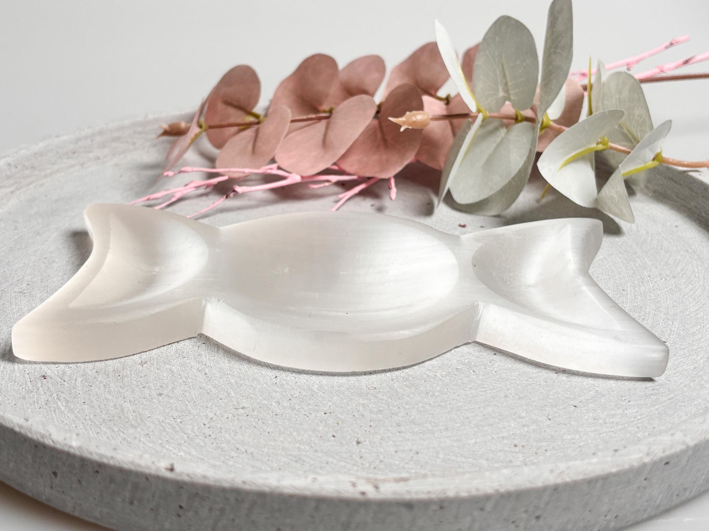 Selenitschale Mondphase Dekorative Kristallschale mit Mondphasen Design, Ideal zum Reinigen und Aufladen von Schmuckstücken