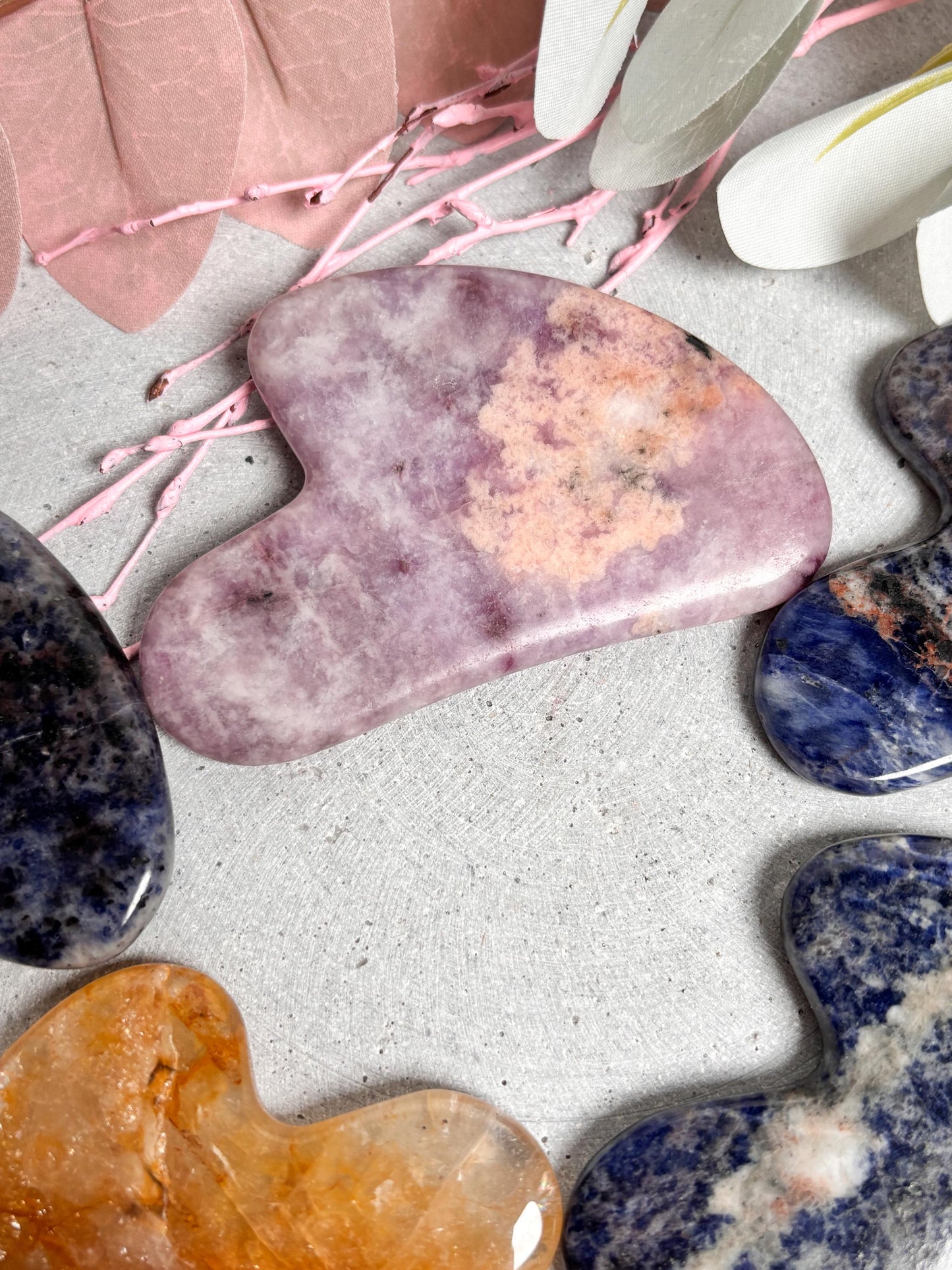 Gua Sha Massagestein Sodalith, Lepidolith & Golden Healer | Kristall Gesichtsmassage