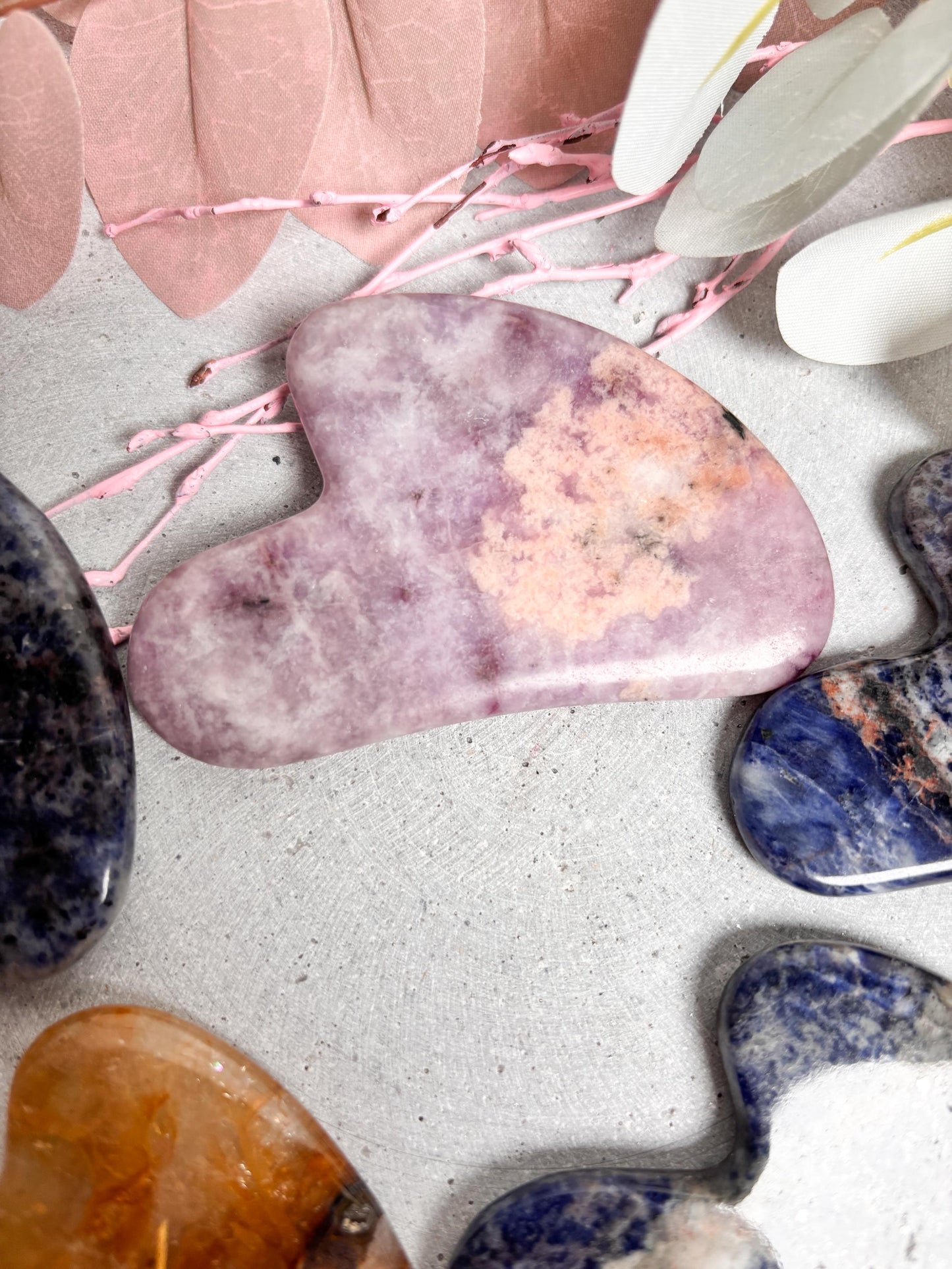 Gua Sha Massagestein Sodalith, Lepidolith & Golden Healer | Kristall Gesichtsmassage
