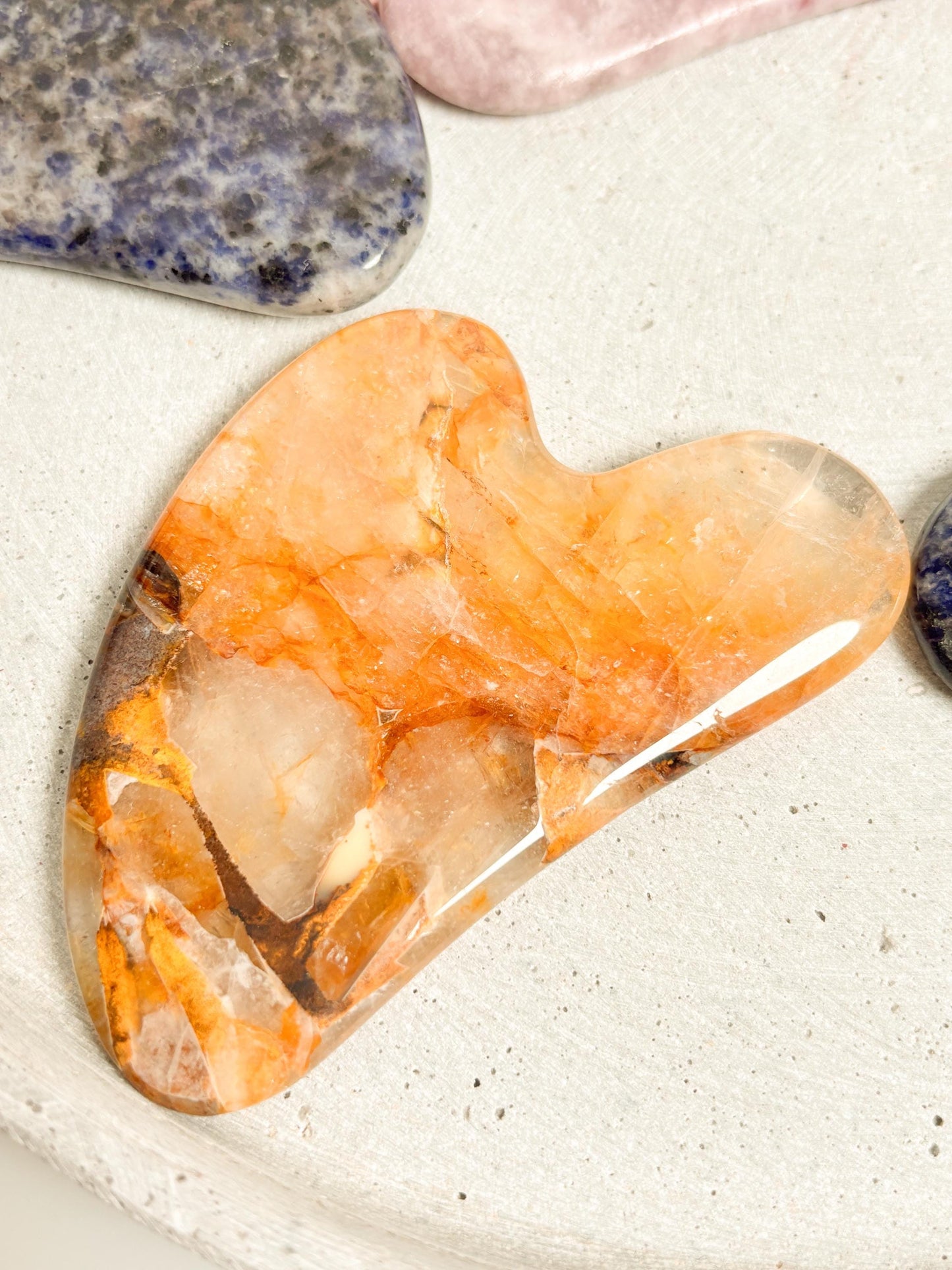 Gua Sha Massagestein Sodalith, Lepidolith & Golden Healer | Kristall Gesichtsmassage