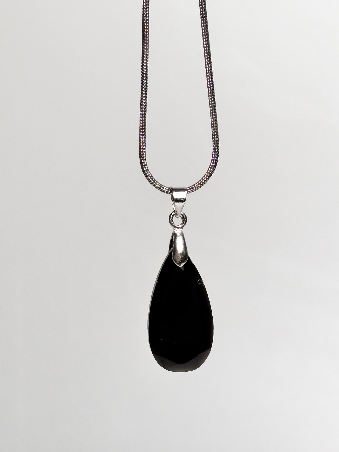 Facettierter Obsidian Kettenanhänger Tropfenform, 2,4x1,3 cm | Schutzstein, Edelstein Schmuck