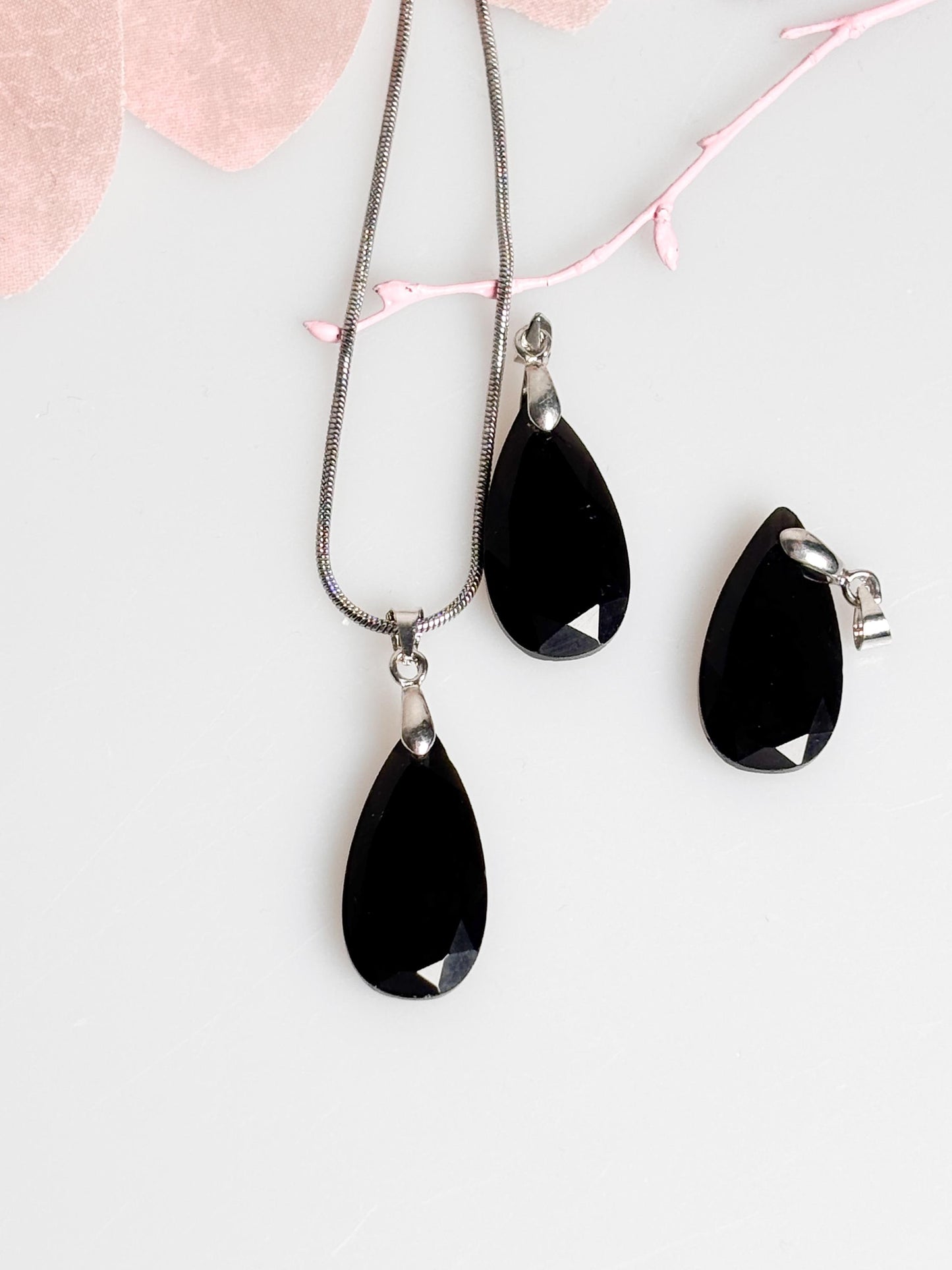 Facettierter Obsidian Kettenanhänger Tropfenform, 2,4x1,3 cm | Schutzstein, Edelstein Schmuck