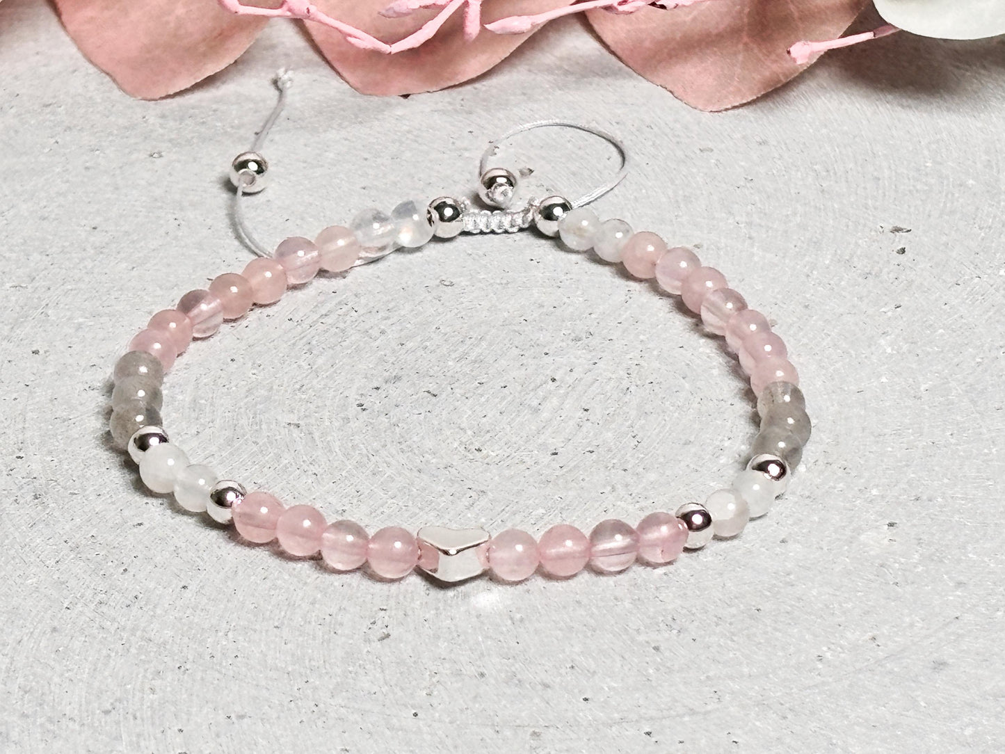 Perlenarmband aus Rosenquarz, Mondstein & Labradorit 4mm, Silber-Elemente, Makramee-Verschluss, Handgemacht