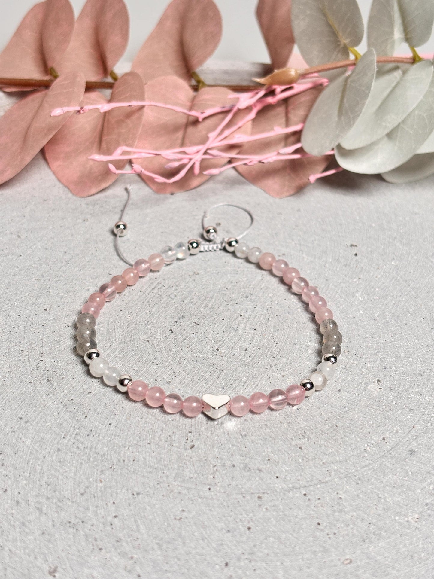 Perlenarmband aus Rosenquarz, Mondstein & Labradorit 4mm, Silber-Elemente, Makramee-Verschluss, Handgemacht