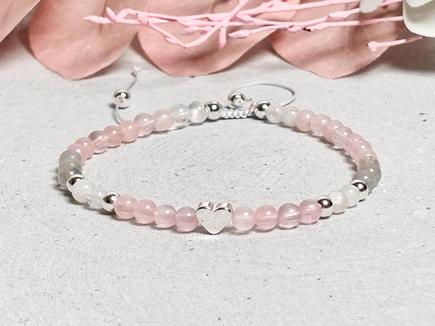 Perlenarmband aus Rosenquarz, Mondstein & Labradorit 4mm, Silber-Elemente, Makramee-Verschluss, Handgemacht