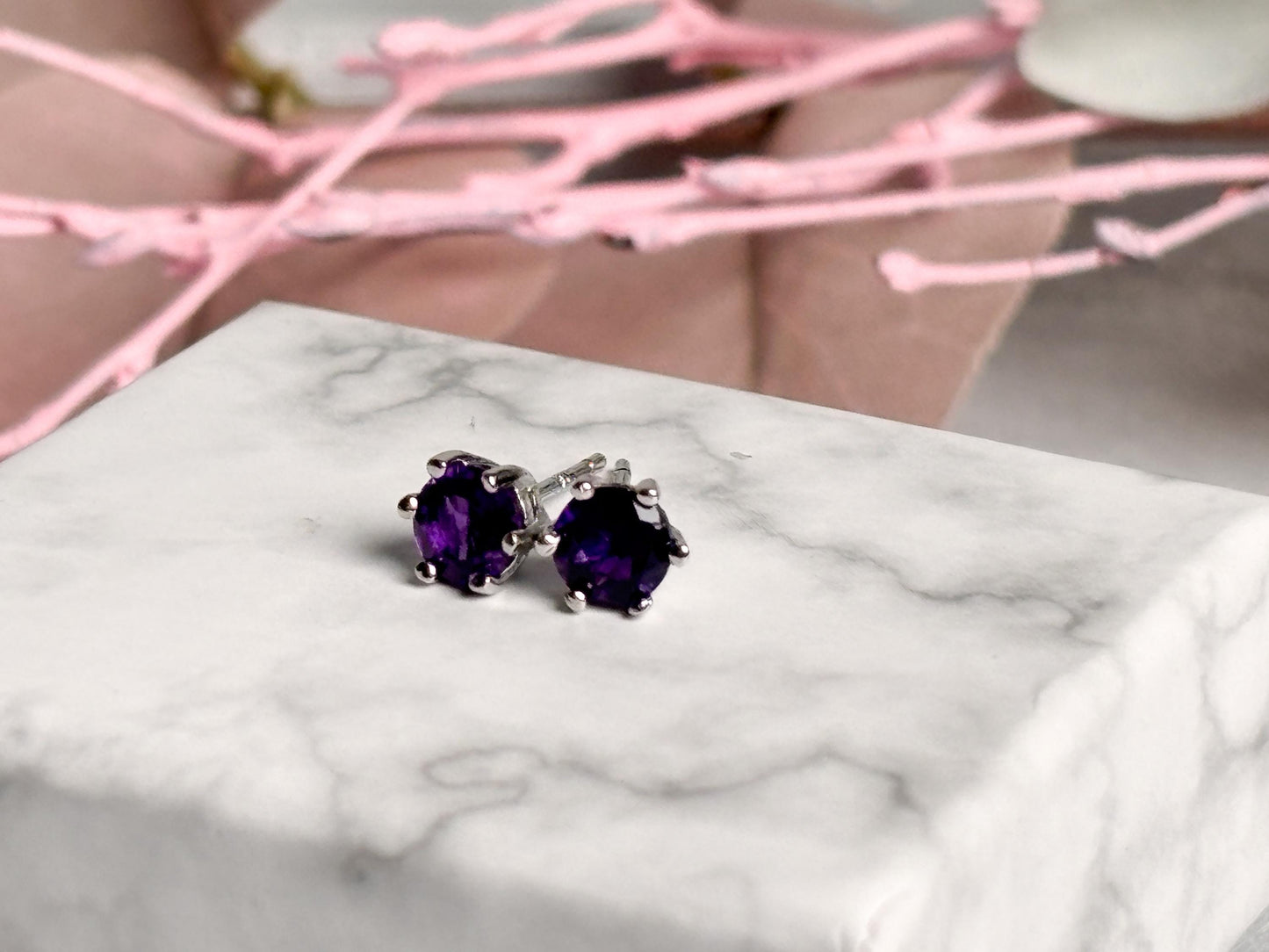 925 Silber Ohrstecker mit Amethyst Zarter Edelsteinschmuck, zeitlos & elegant, ideal als Geschenk für Frauen
