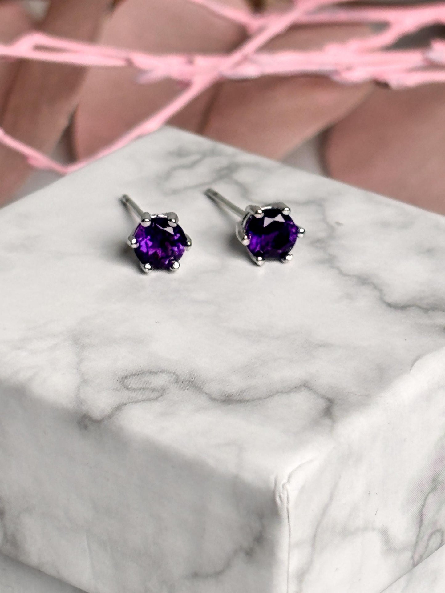 925 Silber Ohrstecker mit Amethyst Zarter Edelsteinschmuck, zeitlos & elegant, ideal als Geschenk für Frauen