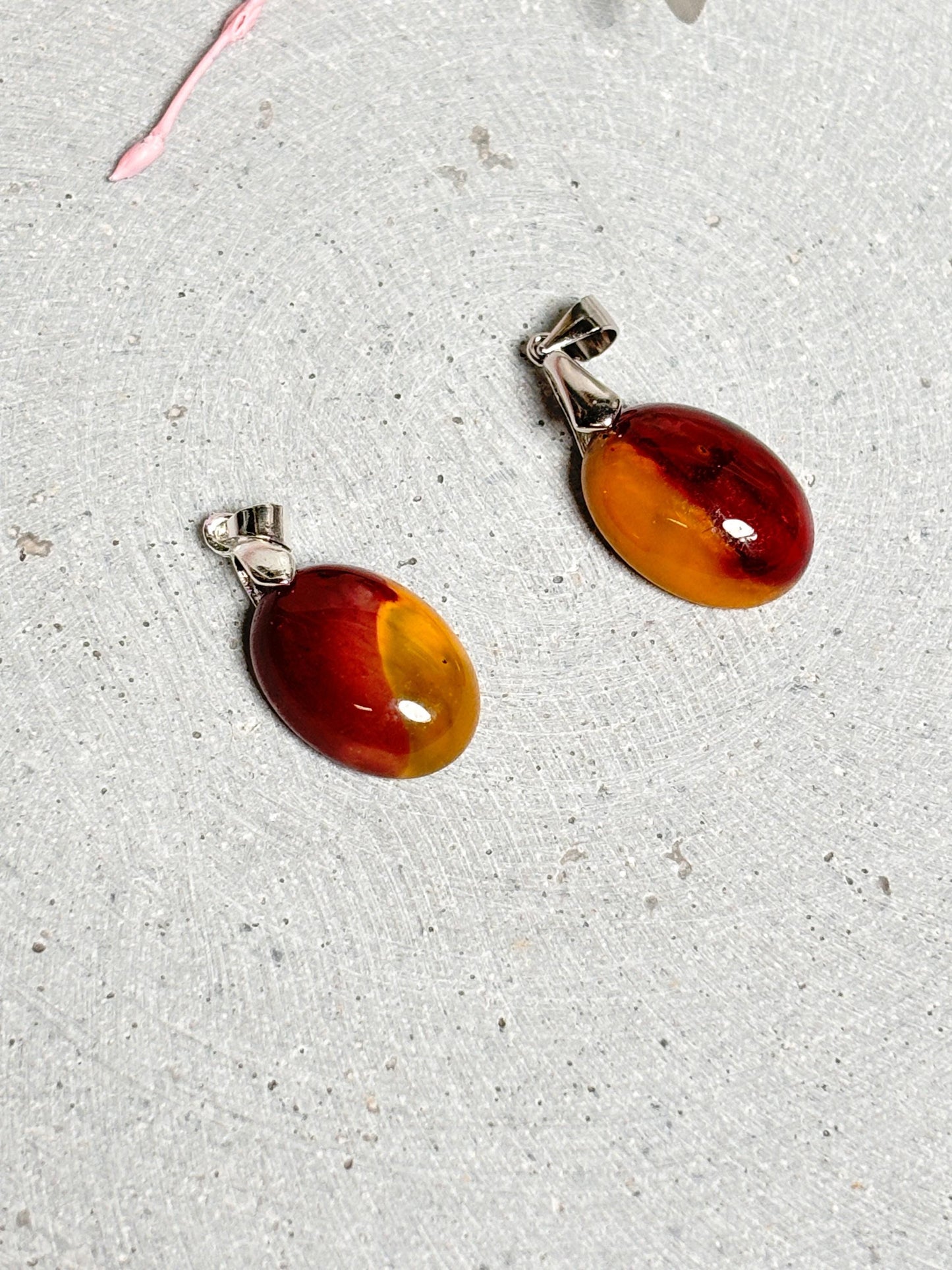 Mookaite Oval Kettenanhänger Natürlicher Edelstein Anhänger in warmen Erdtönen, einzigartiger Schmuck, Geschenkidee
