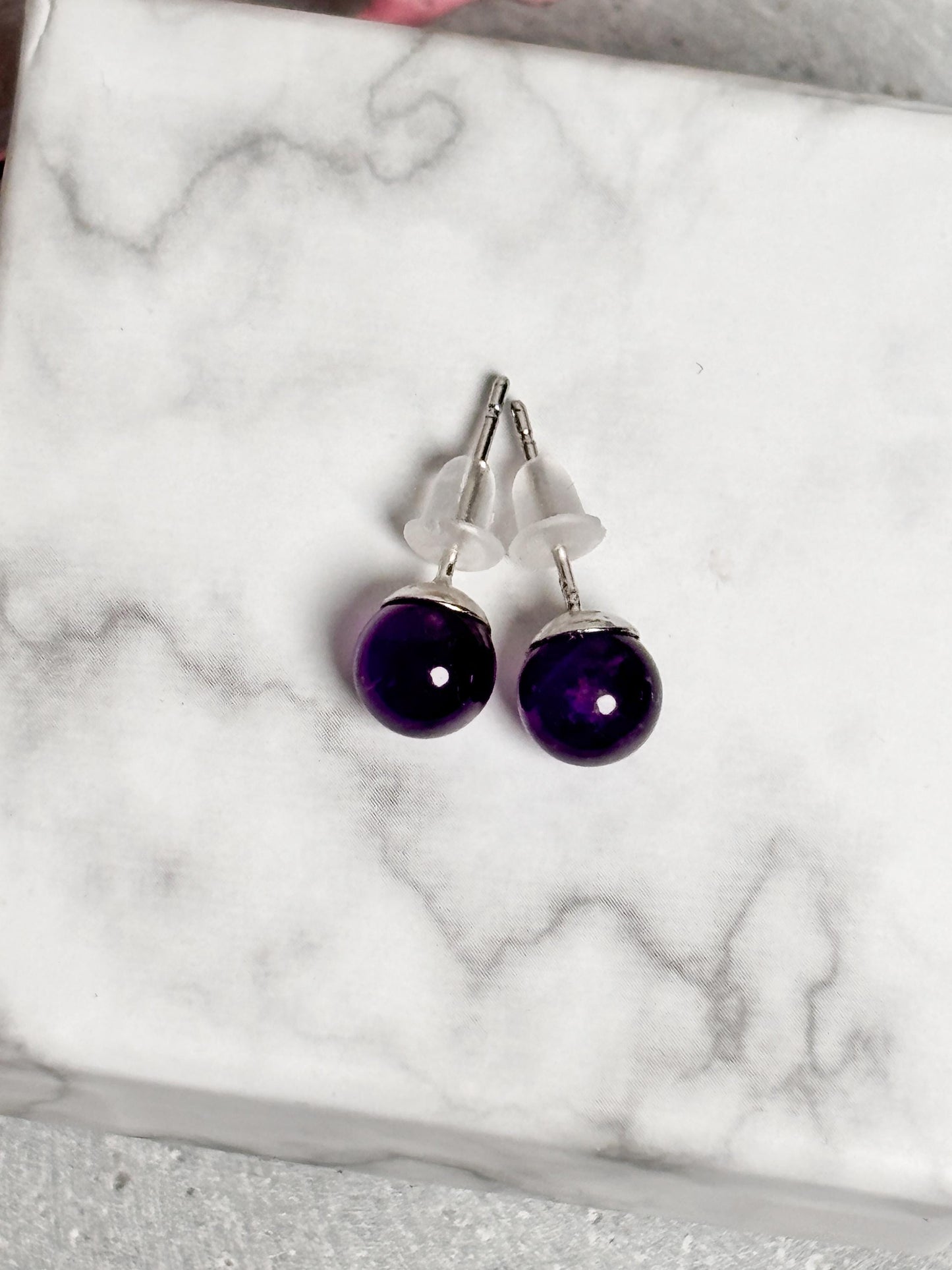 Amethyst Ohrstecker 925 Silber Edelsteinschmuck für Damen, lila Heilstein Ohrringe, zeitlose Ohrstecker