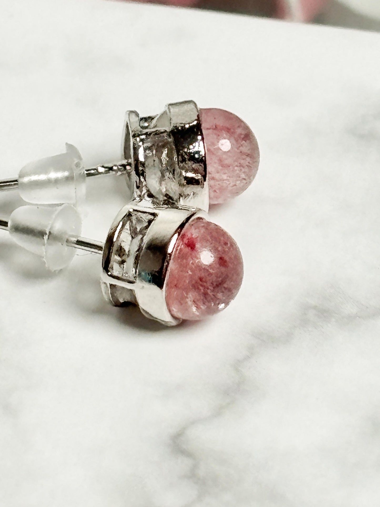 Ohrstecker mit Erdbeerquarz, 925 Silber Nadel zarte Edelstein Ohrringe Damen, eleganter Schmuck