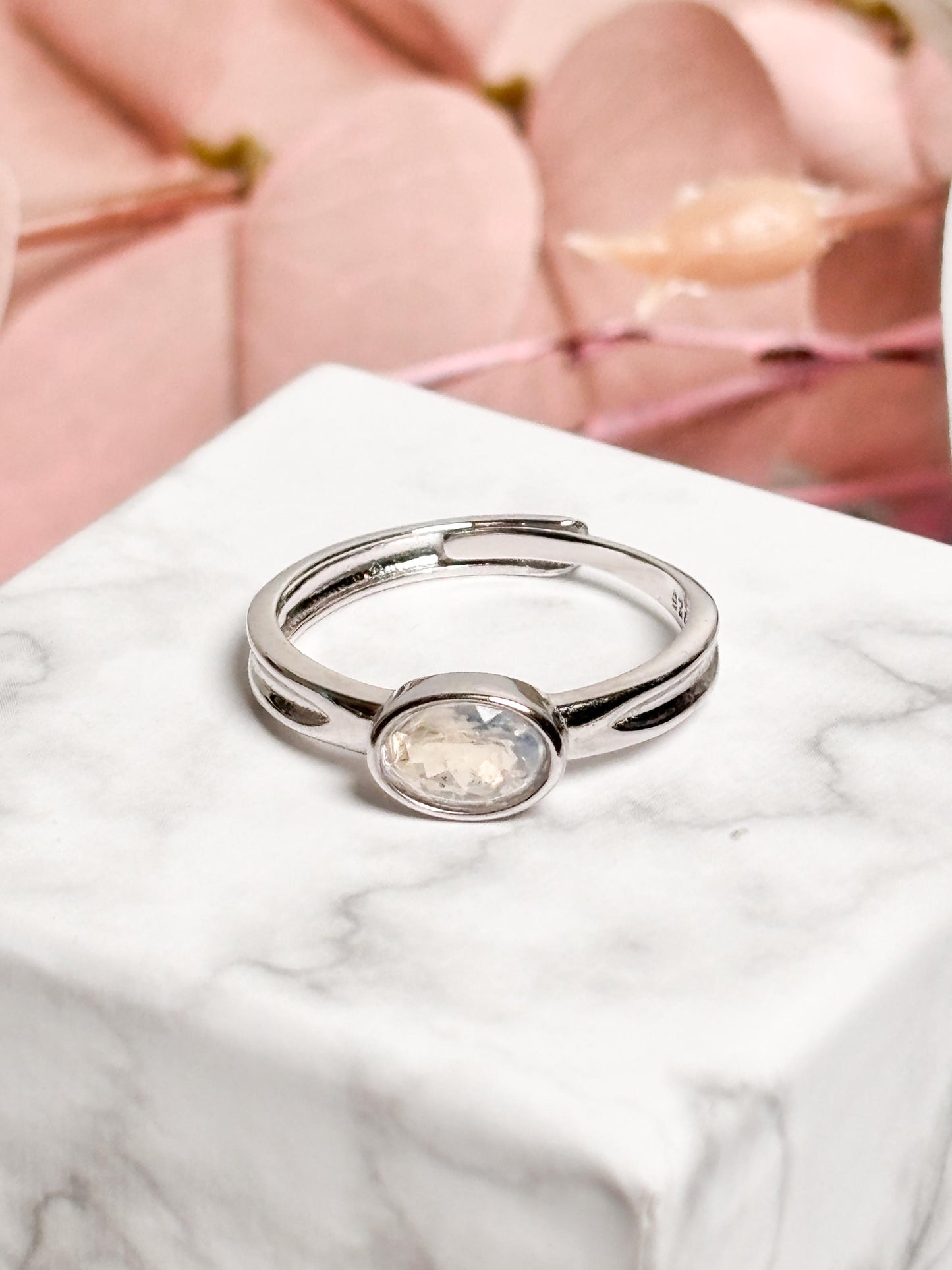 925 Silberring größenverstellbar mit ovalem Mondstein Boho Edelsteinring Damen, Silber Mondsteinring