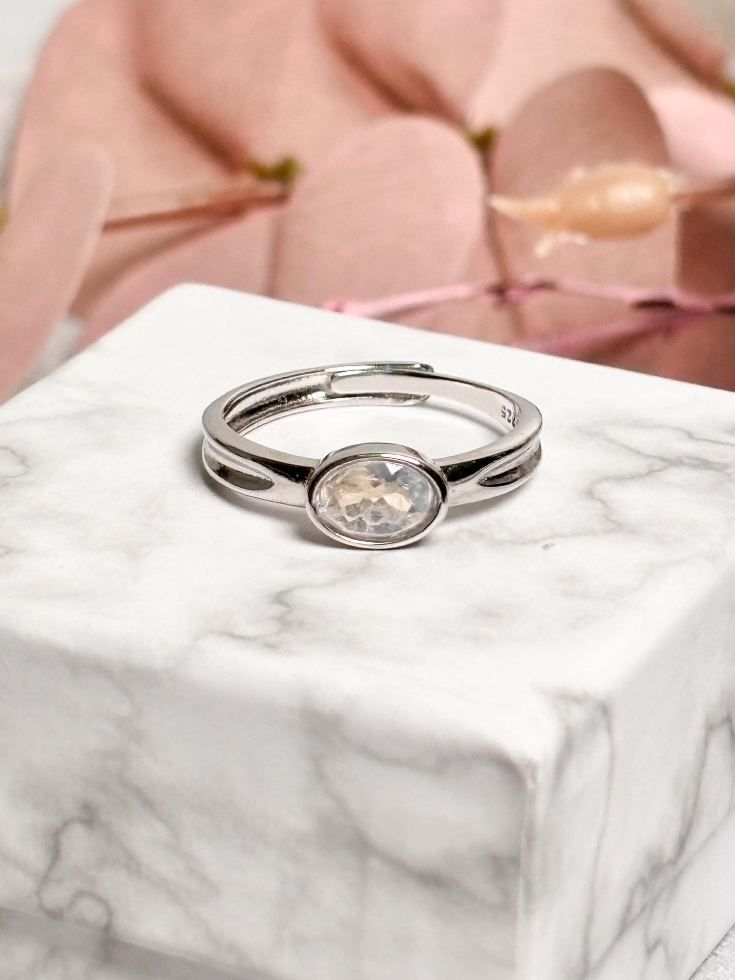 925 Silberring größenverstellbar mit ovalem Mondstein Boho Edelsteinring Damen, Silber Mondsteinring