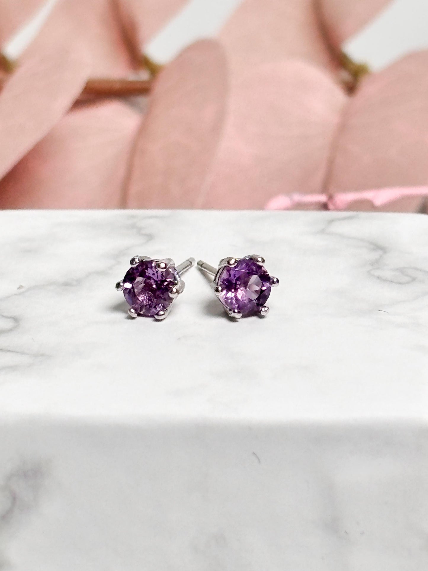 925 Silber Ohrstecker mit Amethyst Zarter Edelsteinschmuck, zeitlos & elegant, ideal als Geschenk für Frauen
