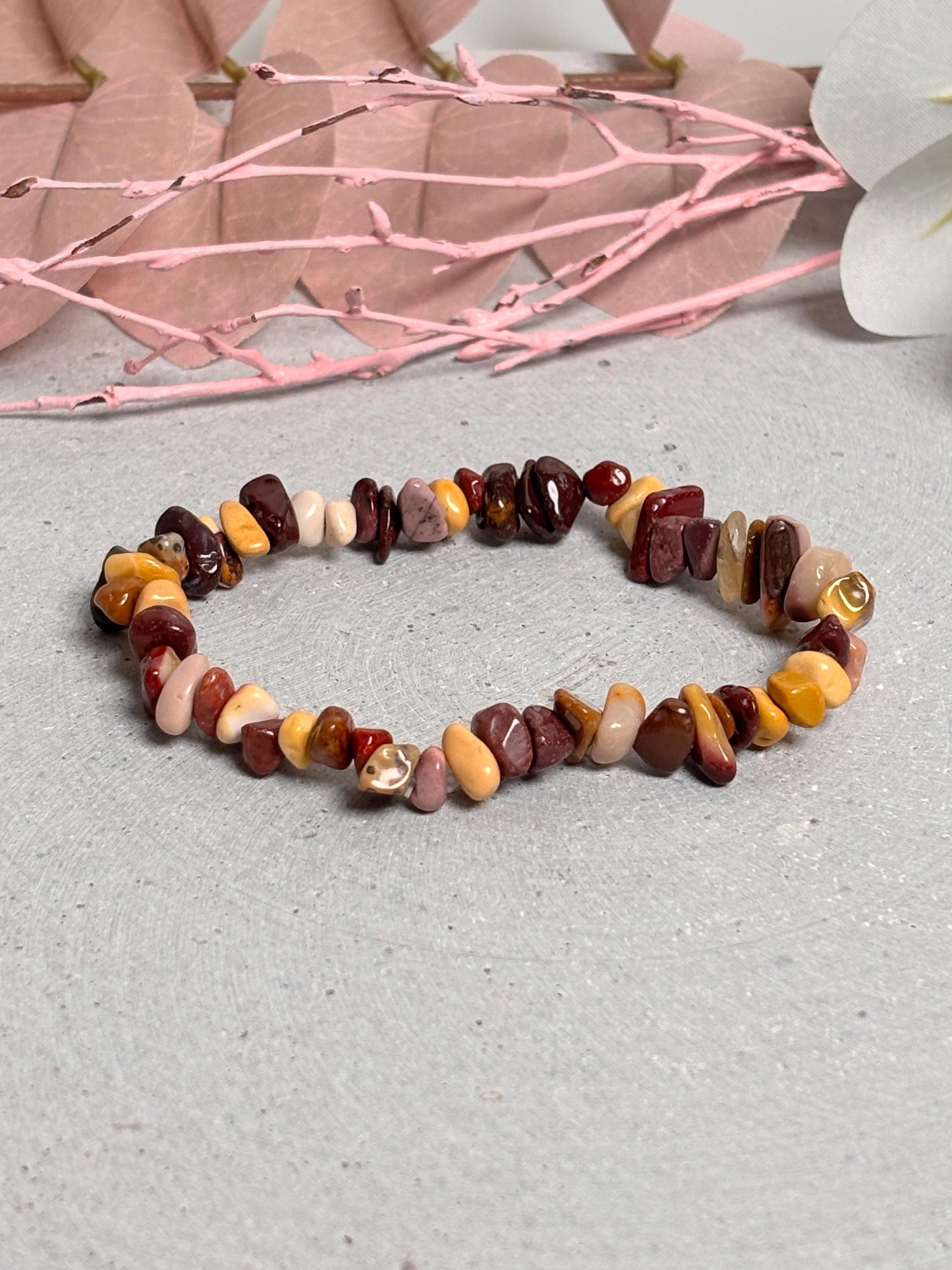 Mookaite Splitterarmband 6mm Elastisches Naturstein Armband 17,5cm Heilstein Schmuck, Boho Kristallarmband