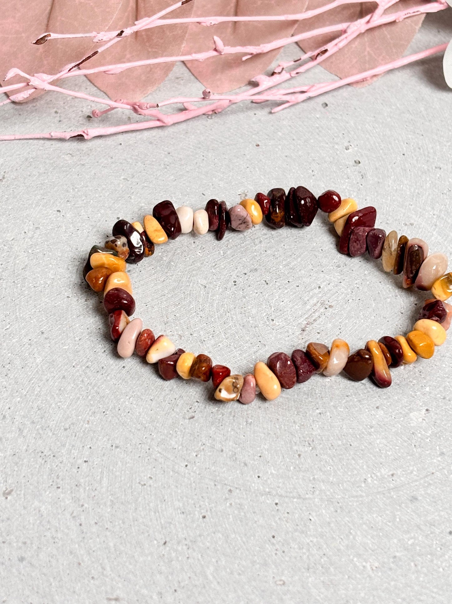 Mookaite Splitterarmband 6mm Elastisches Naturstein Armband 17,5cm Heilstein Schmuck, Boho Kristallarmband