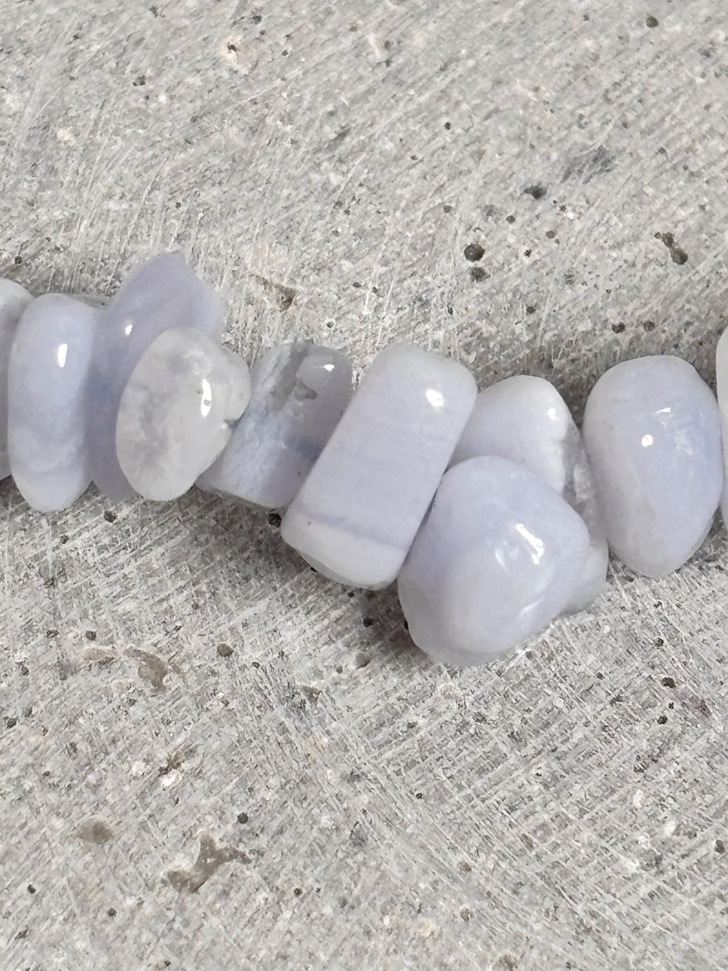 Chalcedon Splitterarmband Elastisches Edelsteinarmband 6mm, 17,5 cm | Beruhigender Heilstein Schmuck