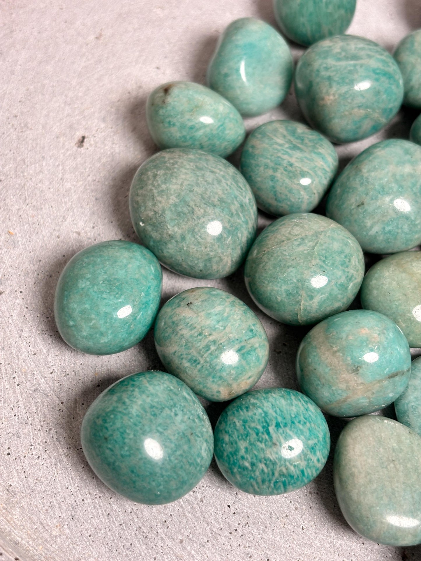 Amazonit Trommelsteine mit Schimmer Naturstein in 2 Größen (10-13g & 16-28g)