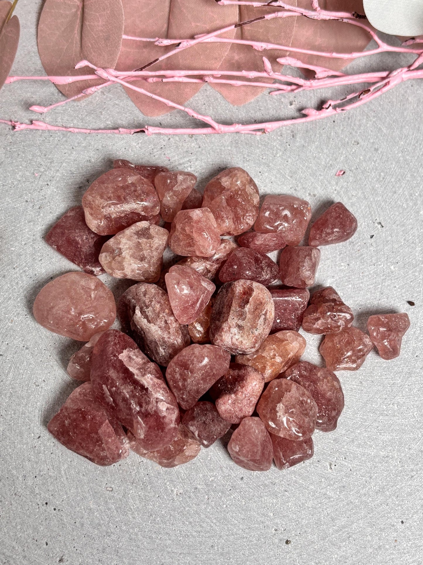 Erdbeerquarz Rohsteine Natürliche Kristalle zur Dekoration, Meditation & Energiearbeit