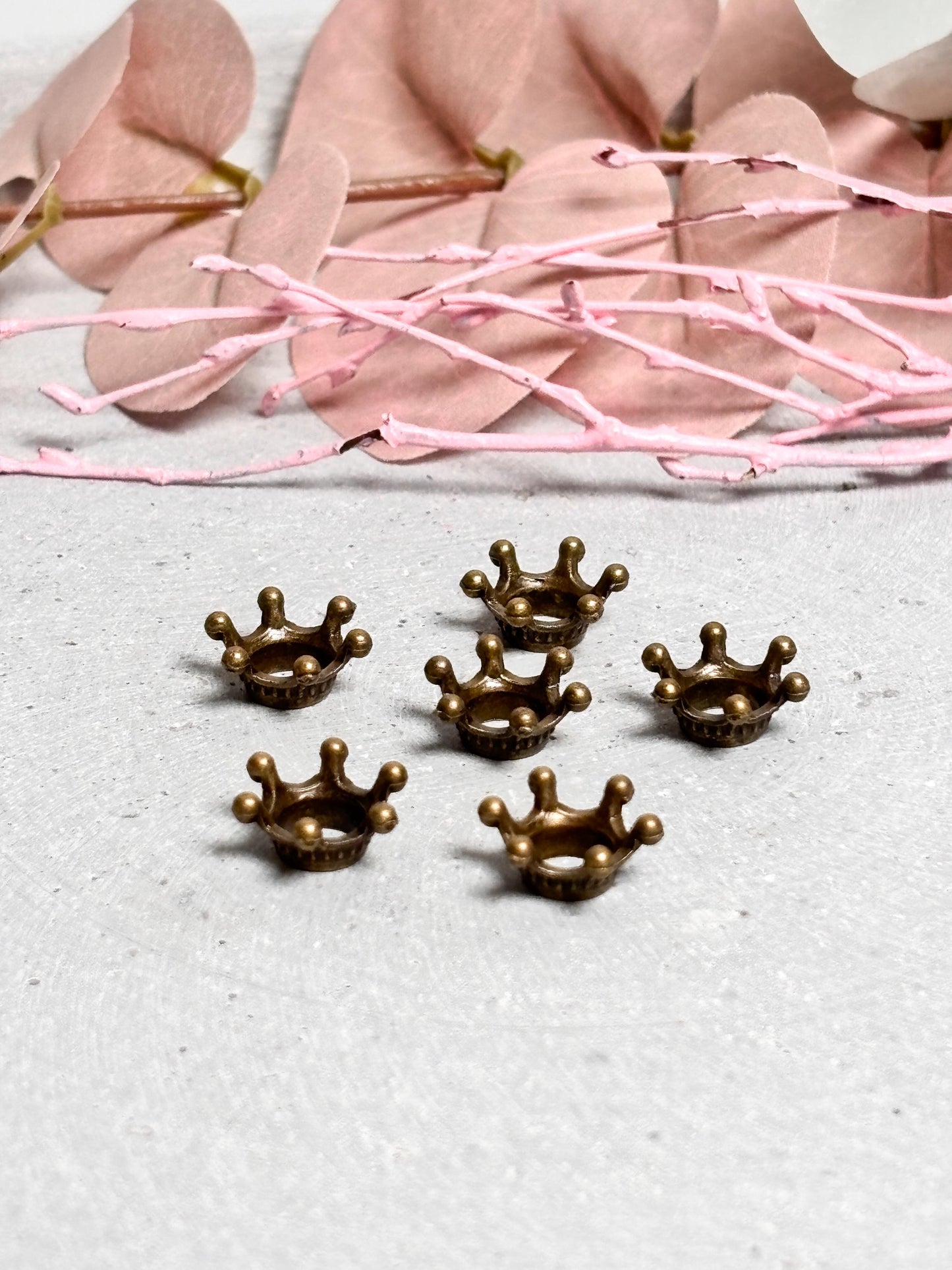 Mini Krönchen Halter in Antik Bronze Kleine Krone für Kristallkugeln, Edelsteinkugeln, Vintage Deko, Esoterik Display
